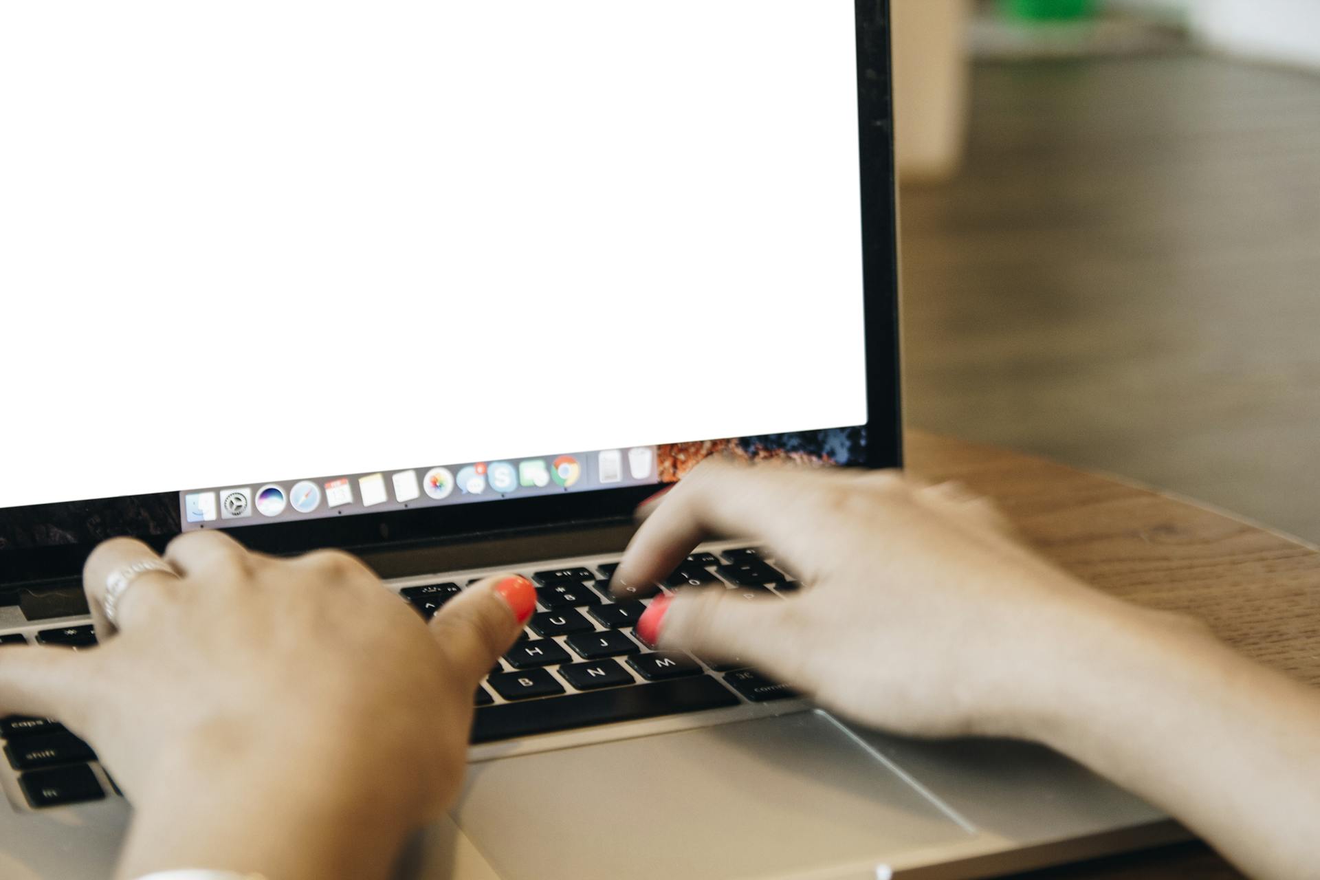 A woman typing on her laptop | Source: Pexels
