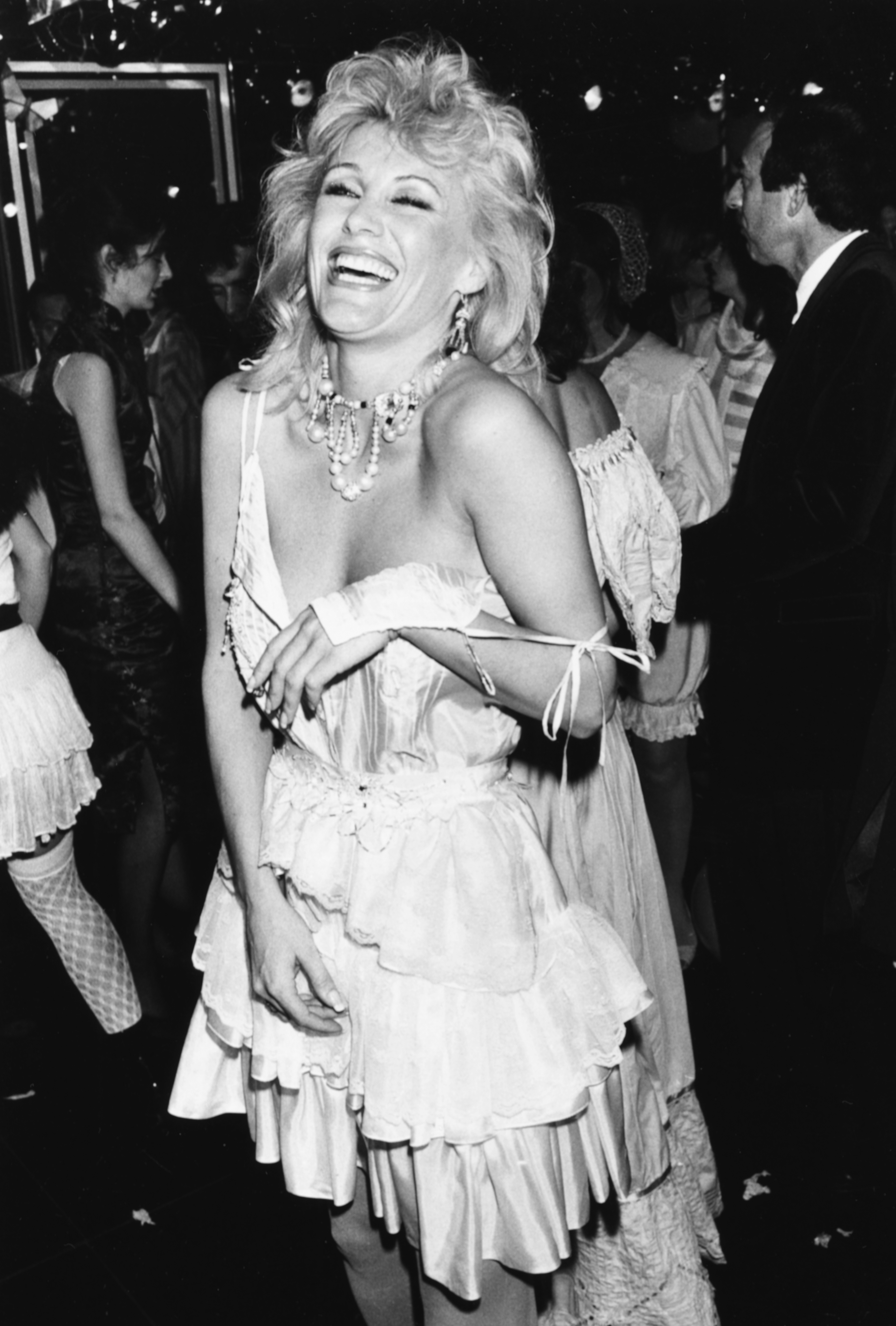 Angie Best, estranged wife of football player George Best, dancing at a club in London, April 8, 1983 | Source: Getty Images
