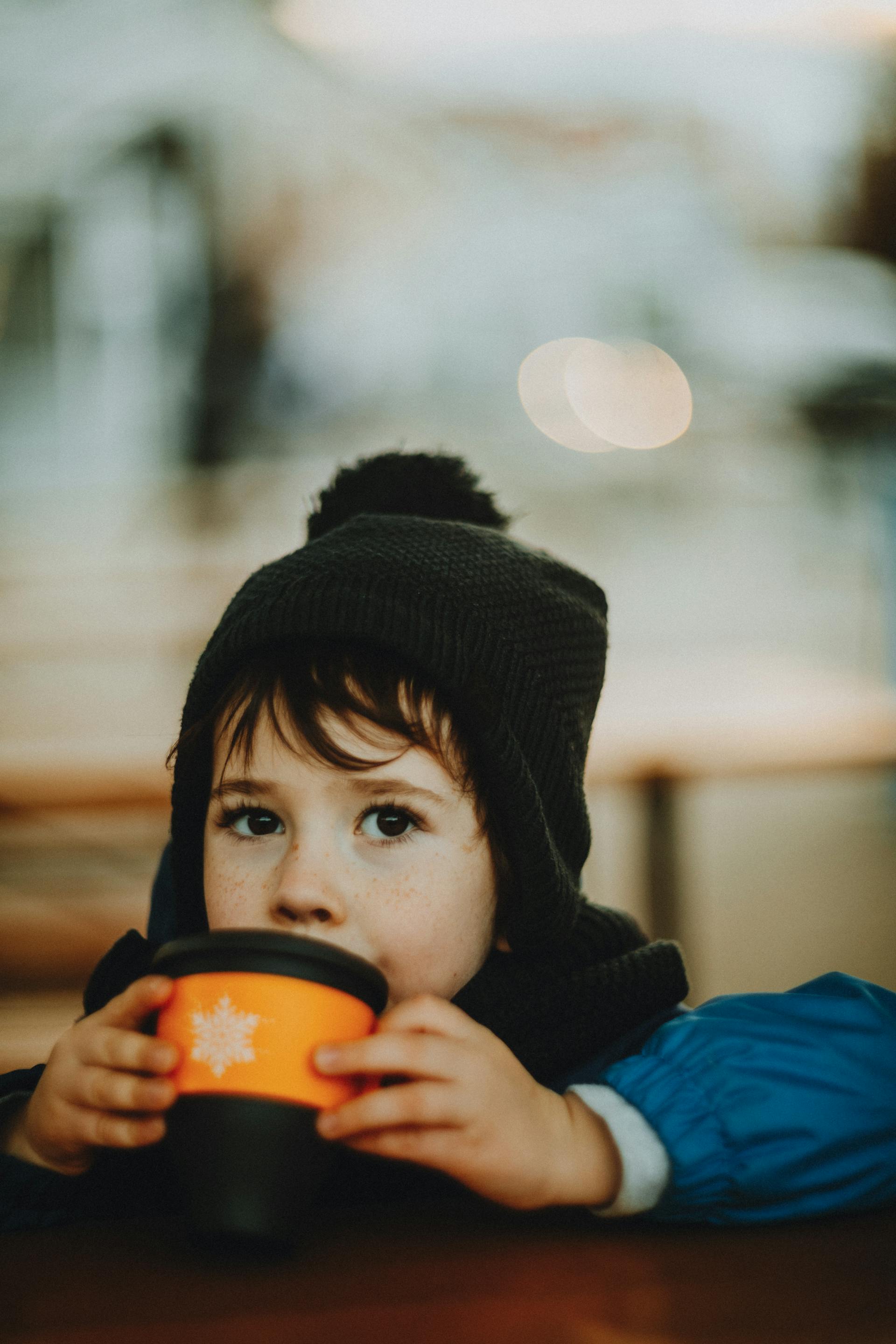 A boy drinking hot cocoa | Source: Pexels
