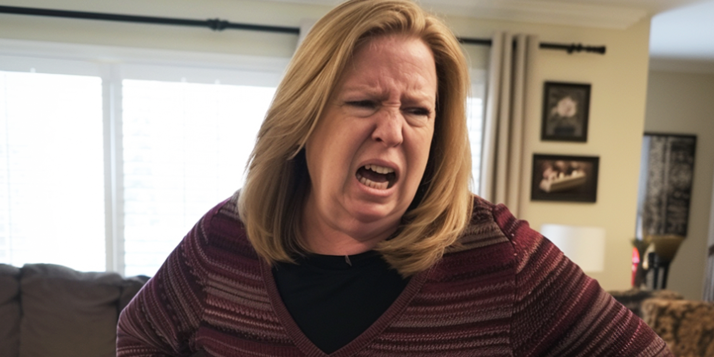 A scowling woman yelling at someone | Source: No source
