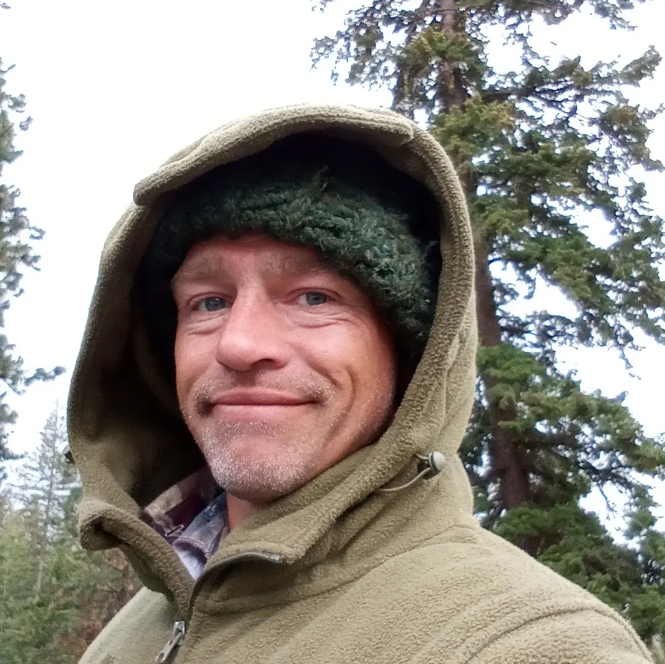 Matt Brown poses for an outdoor selfie on May 6, 2024 | Source: Instagram/mattbrown511