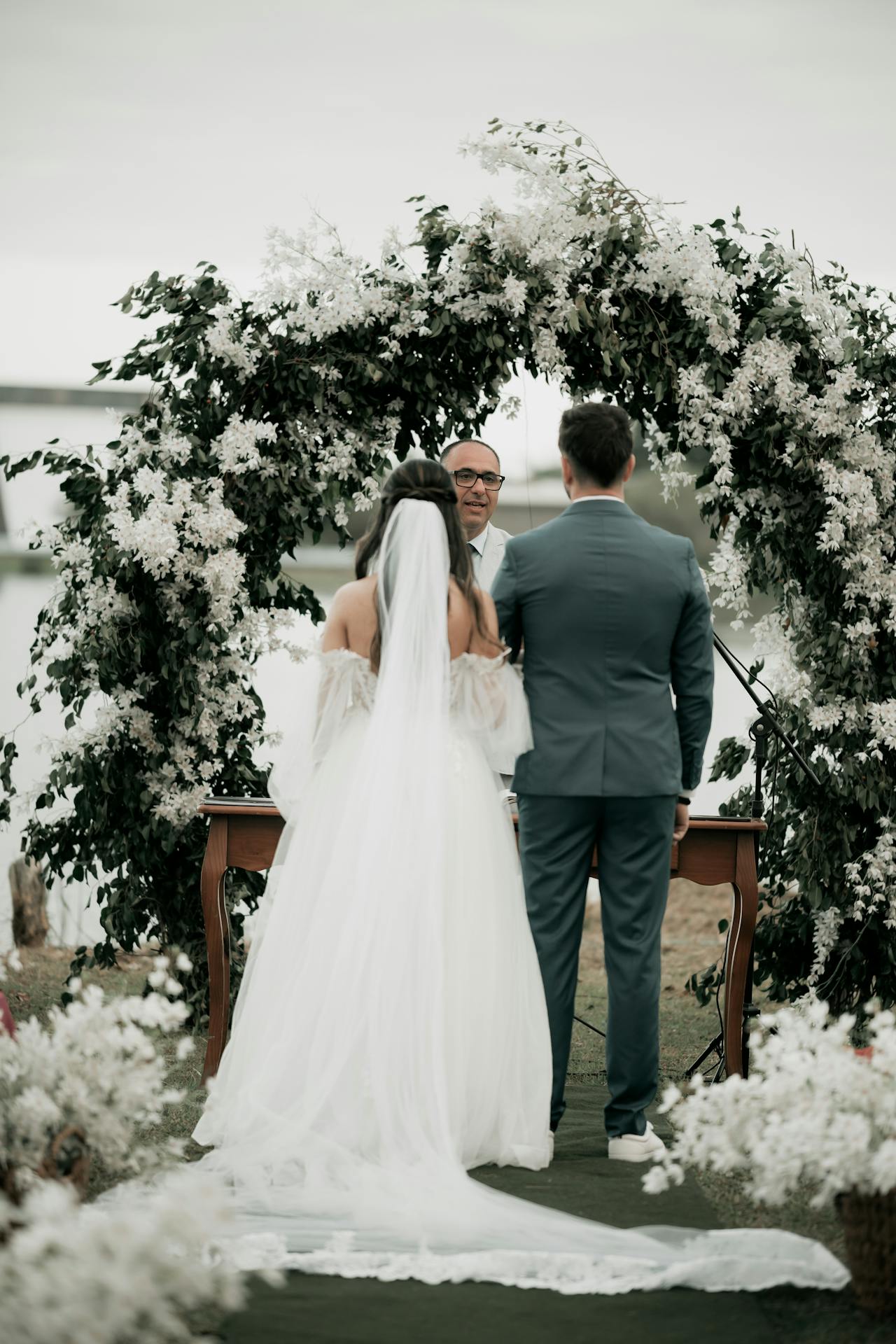 An outdoor wedding ceremony | Source: Pexels