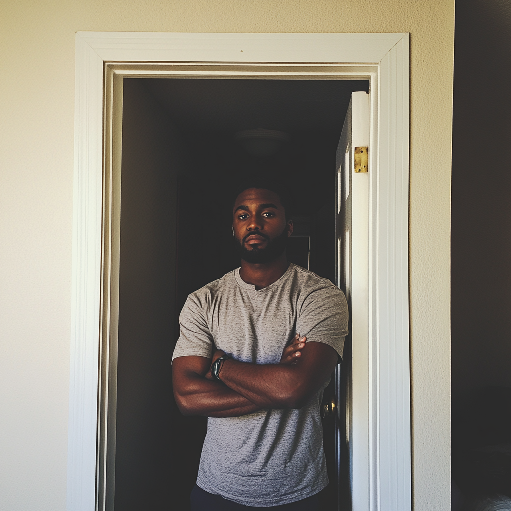 A man standing in a doorway | Source: No source