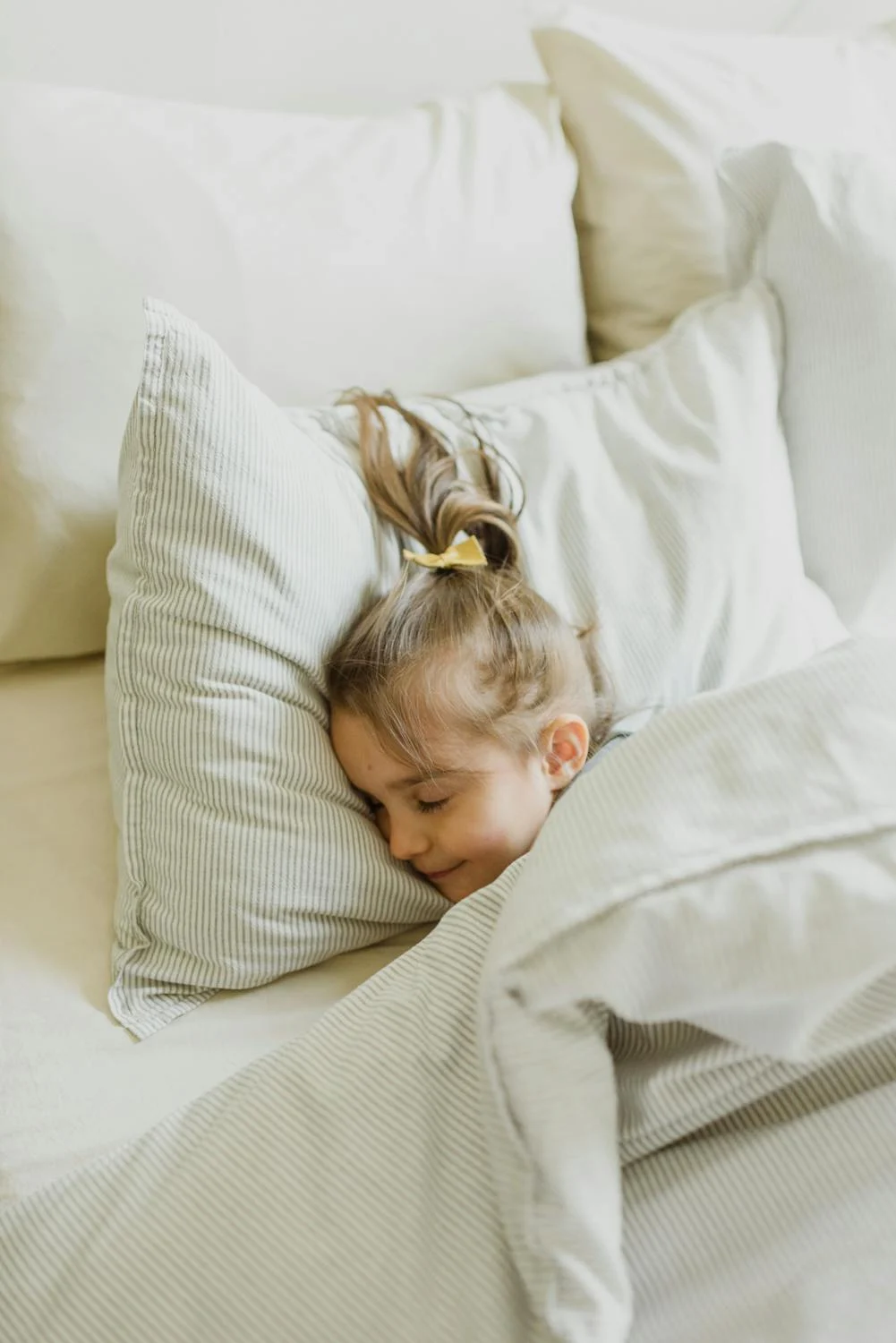 A young girl sleeping | Source: Pexels