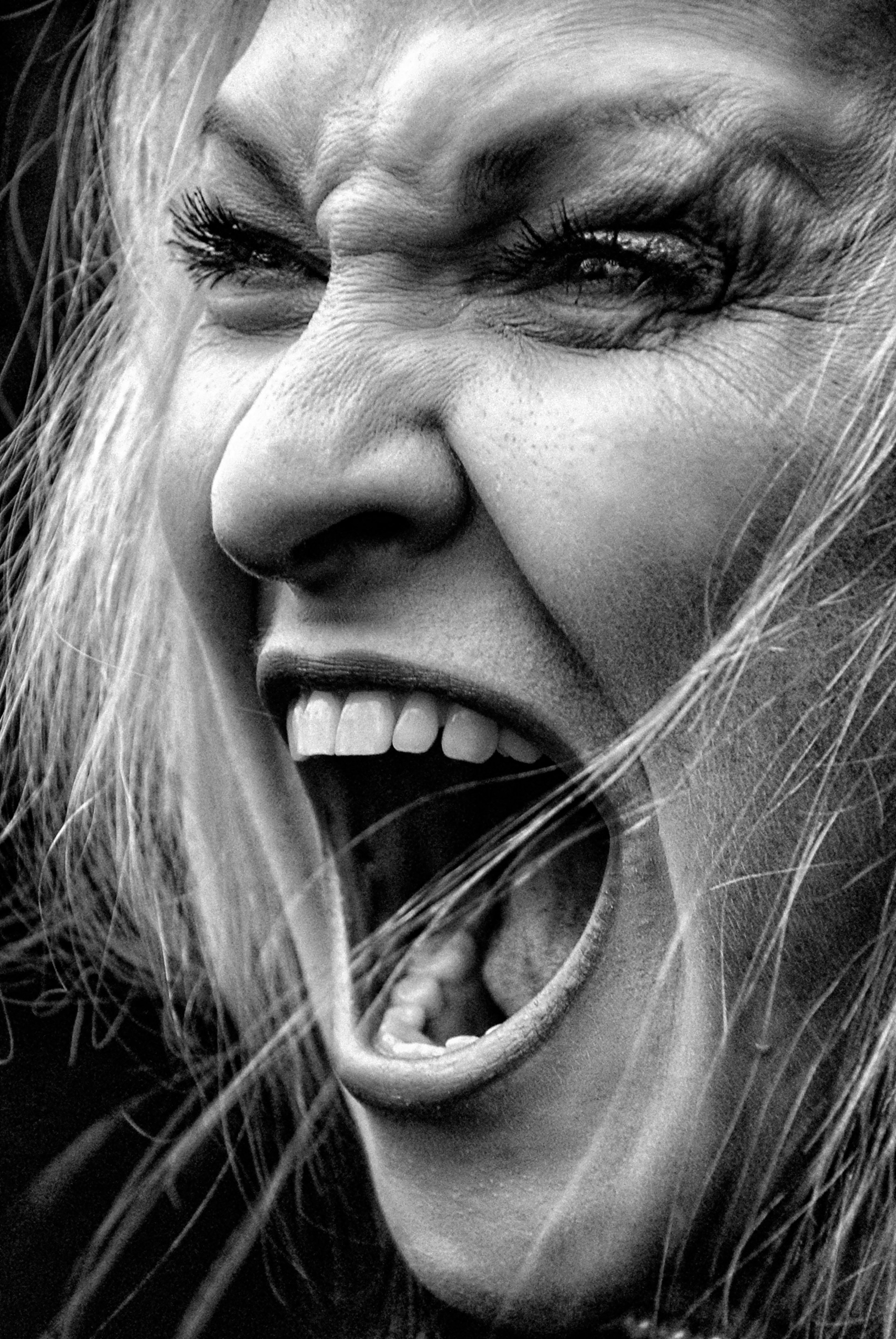 A furious woman shouting at someone | Source: Unsplash
