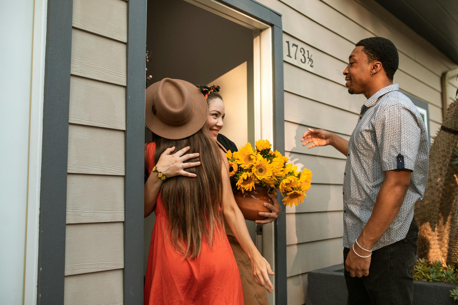 A woman welcoming guests | Source: Pexels