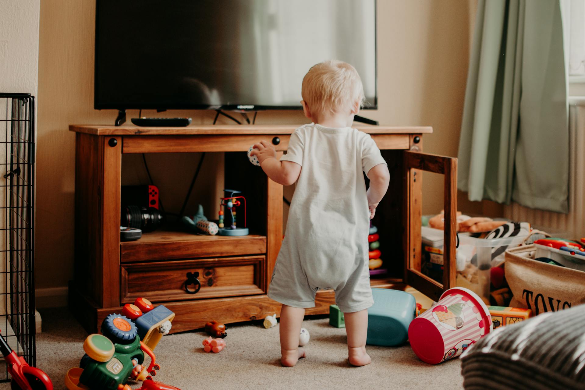 A toddler playing in a room | Source: no source