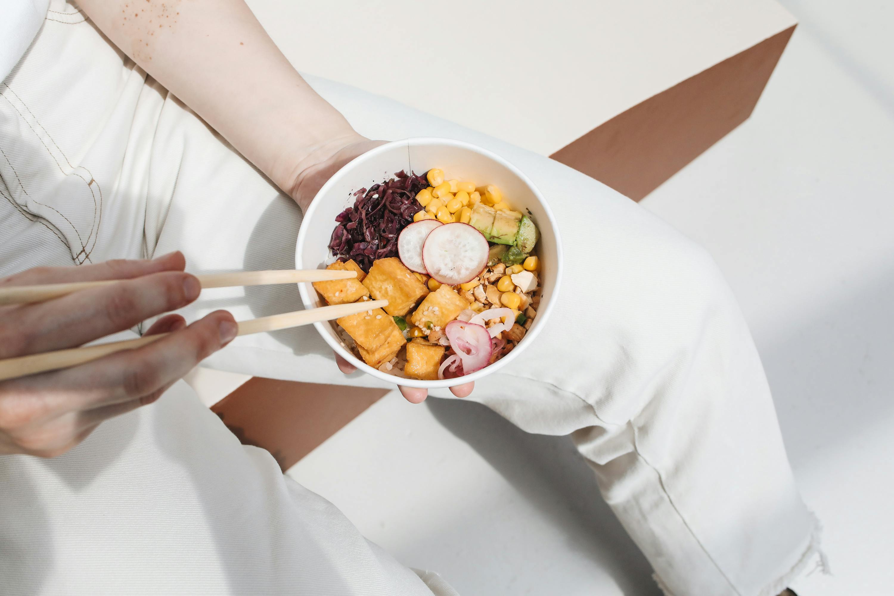 Person holding a poke bowl | Source: Pexels