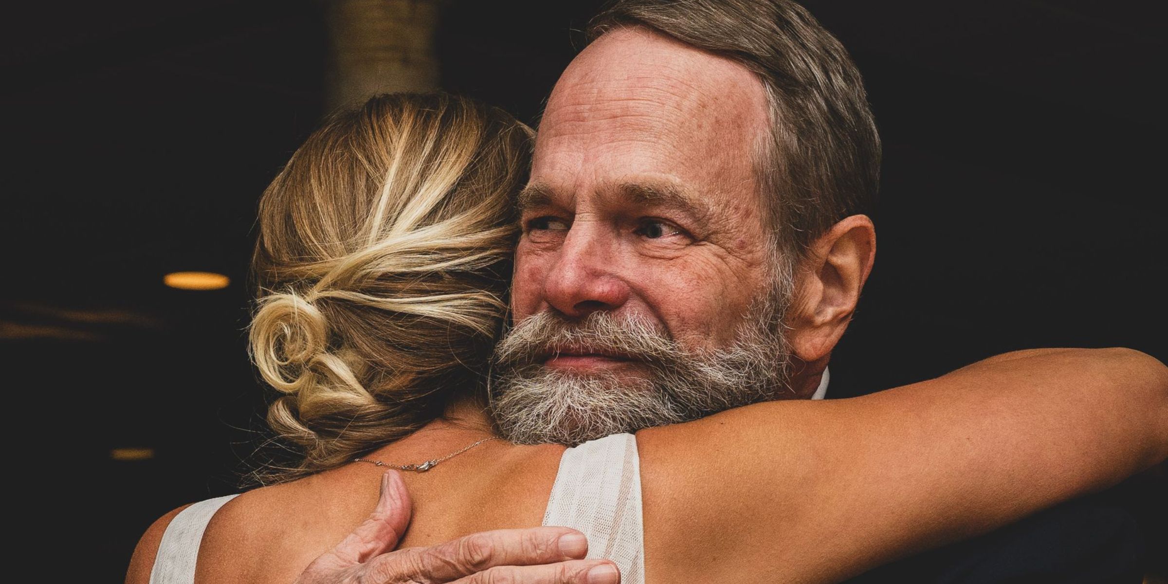 People hugging | Source: Pexels