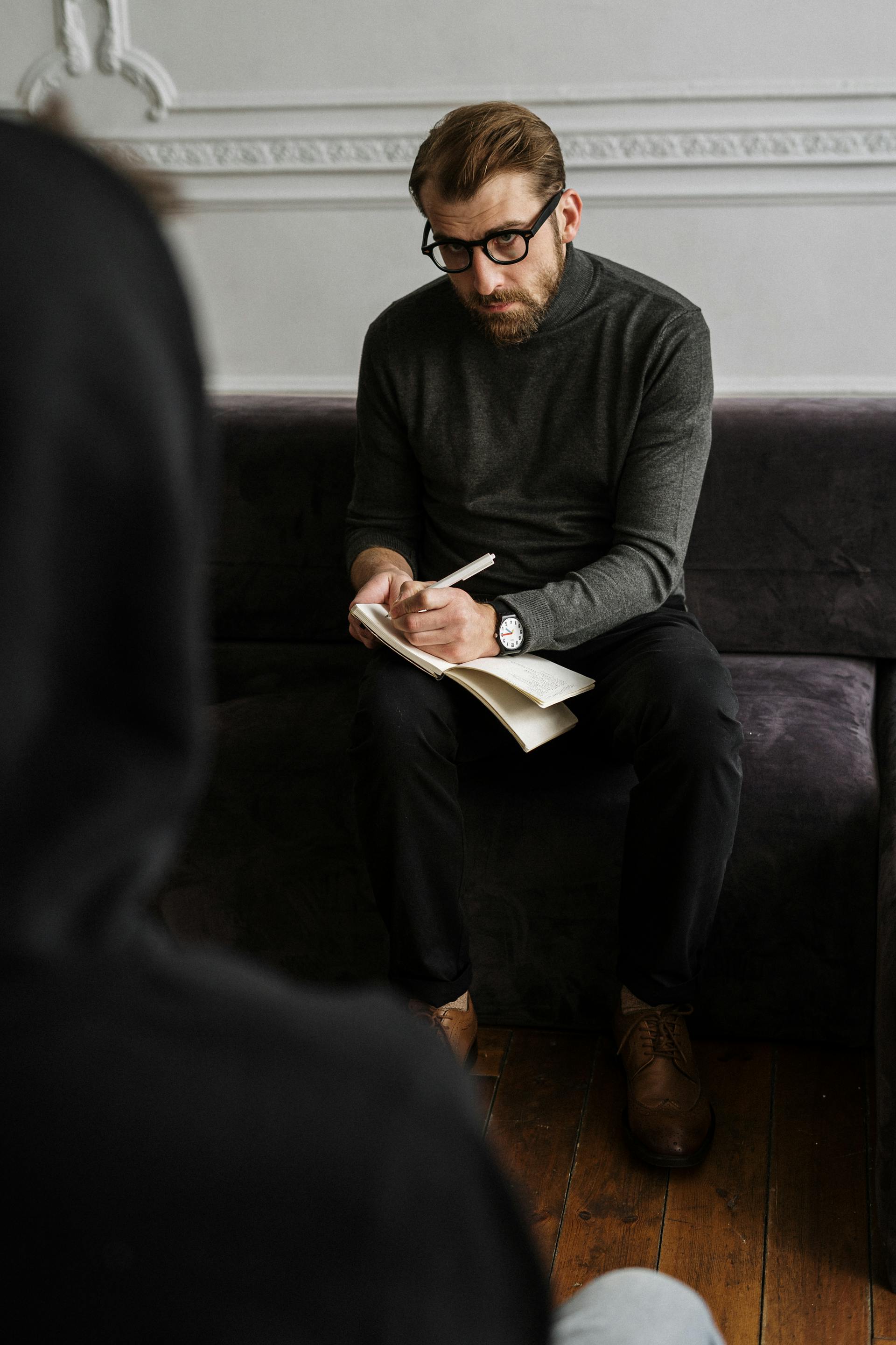 A counselor in session | Source: Pexels