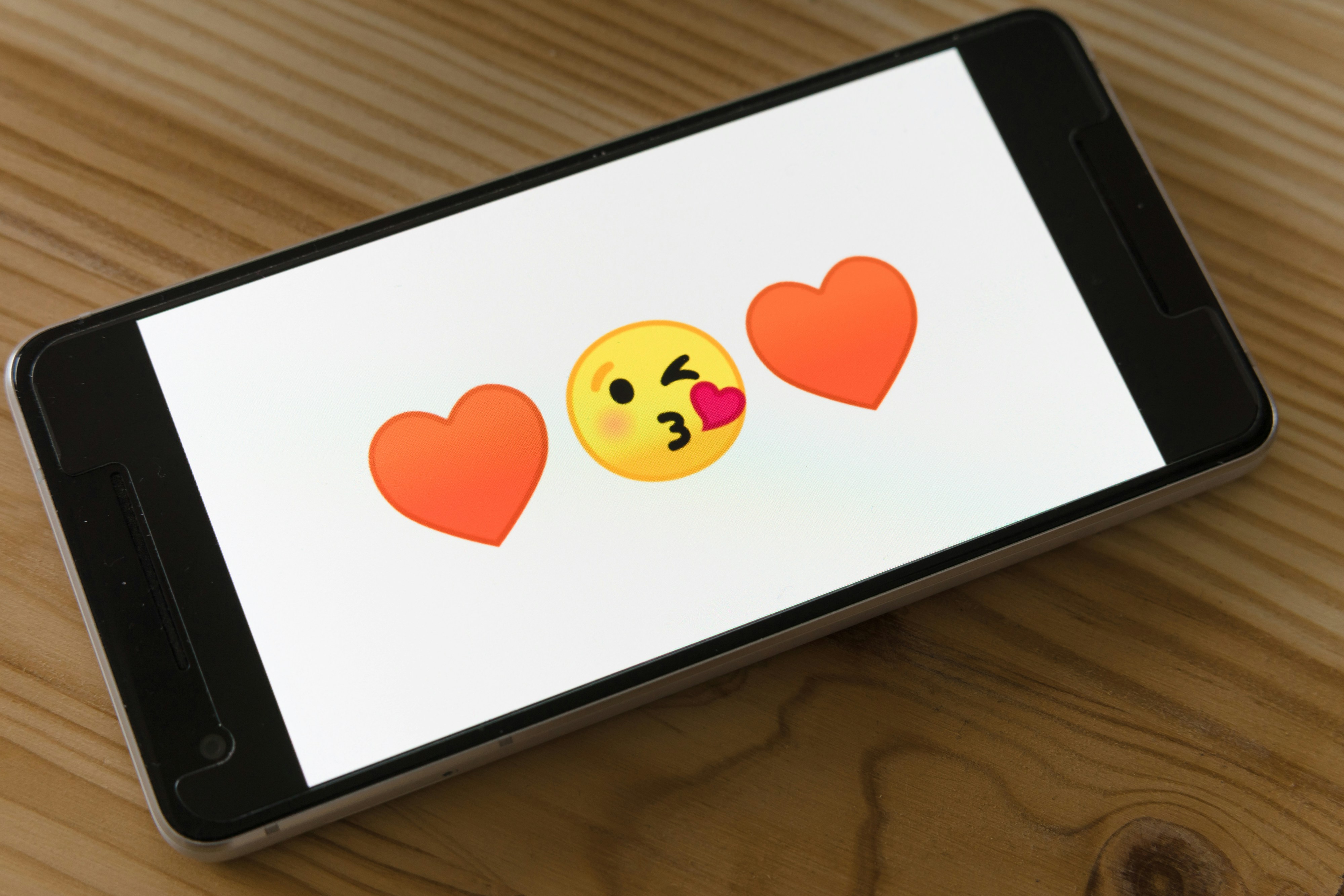 Essential Safety Tips for Navigating Online Dating Platforms