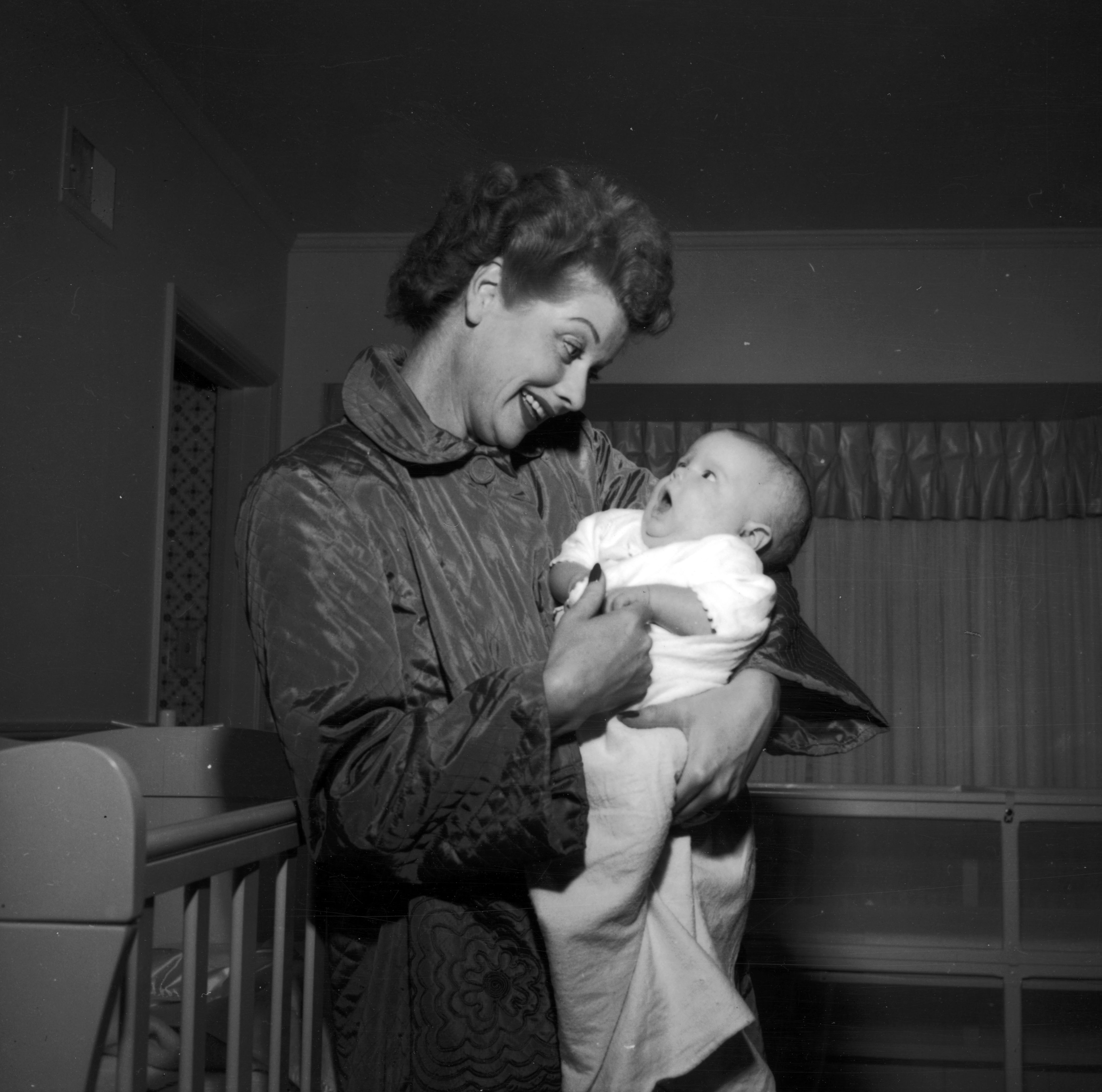 The child star and his famous mother at home with in 1953 | Source: Getty Images