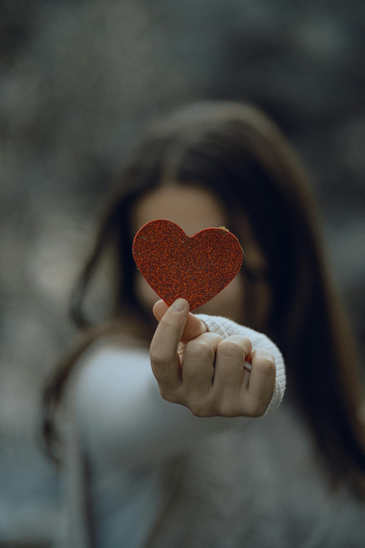 A woman holding a glittery paper heart | Source: Pexels
