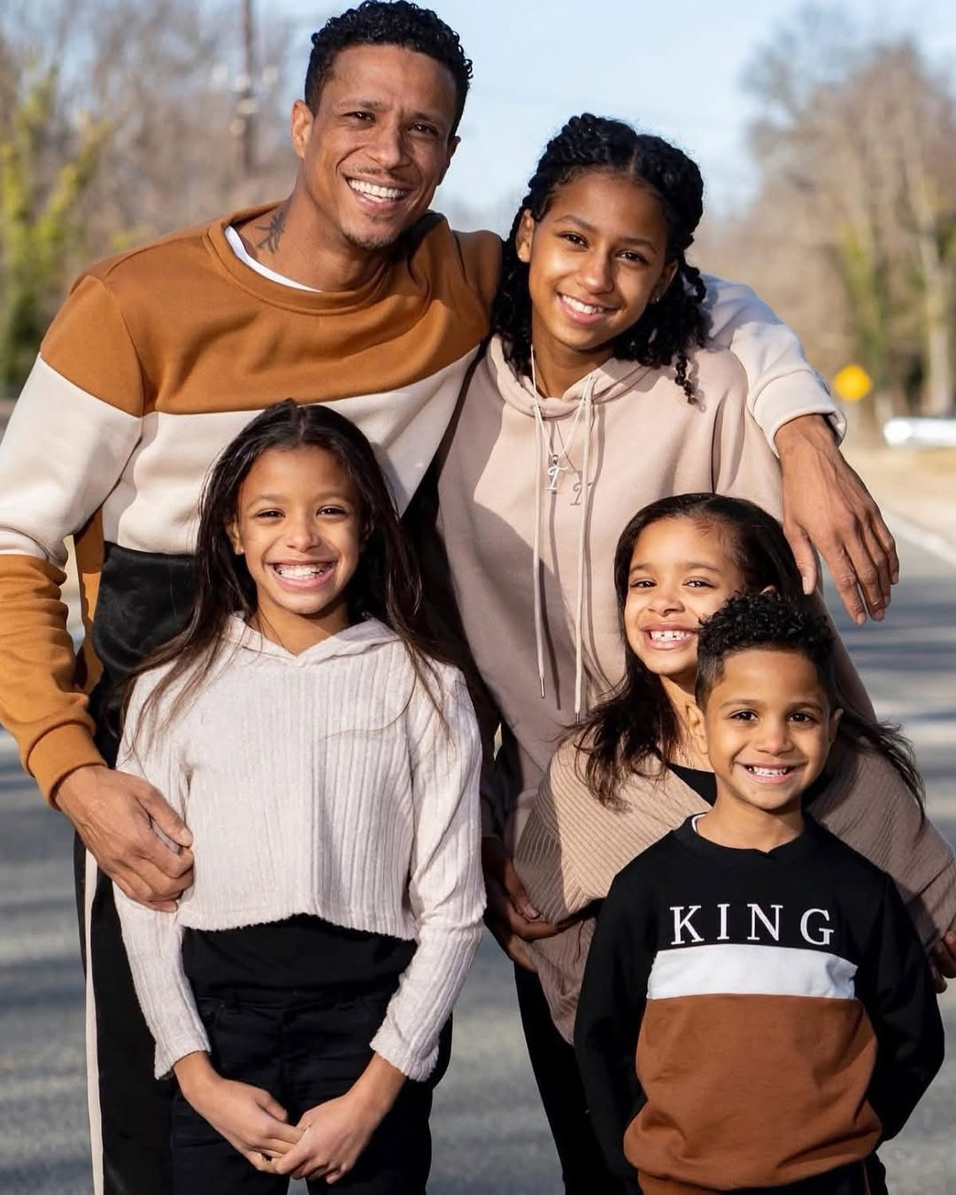 Floyd Roger Myers Jr. and his children from a post dated October 30, 2025. | Source: Instagram/fellashipmensgroup