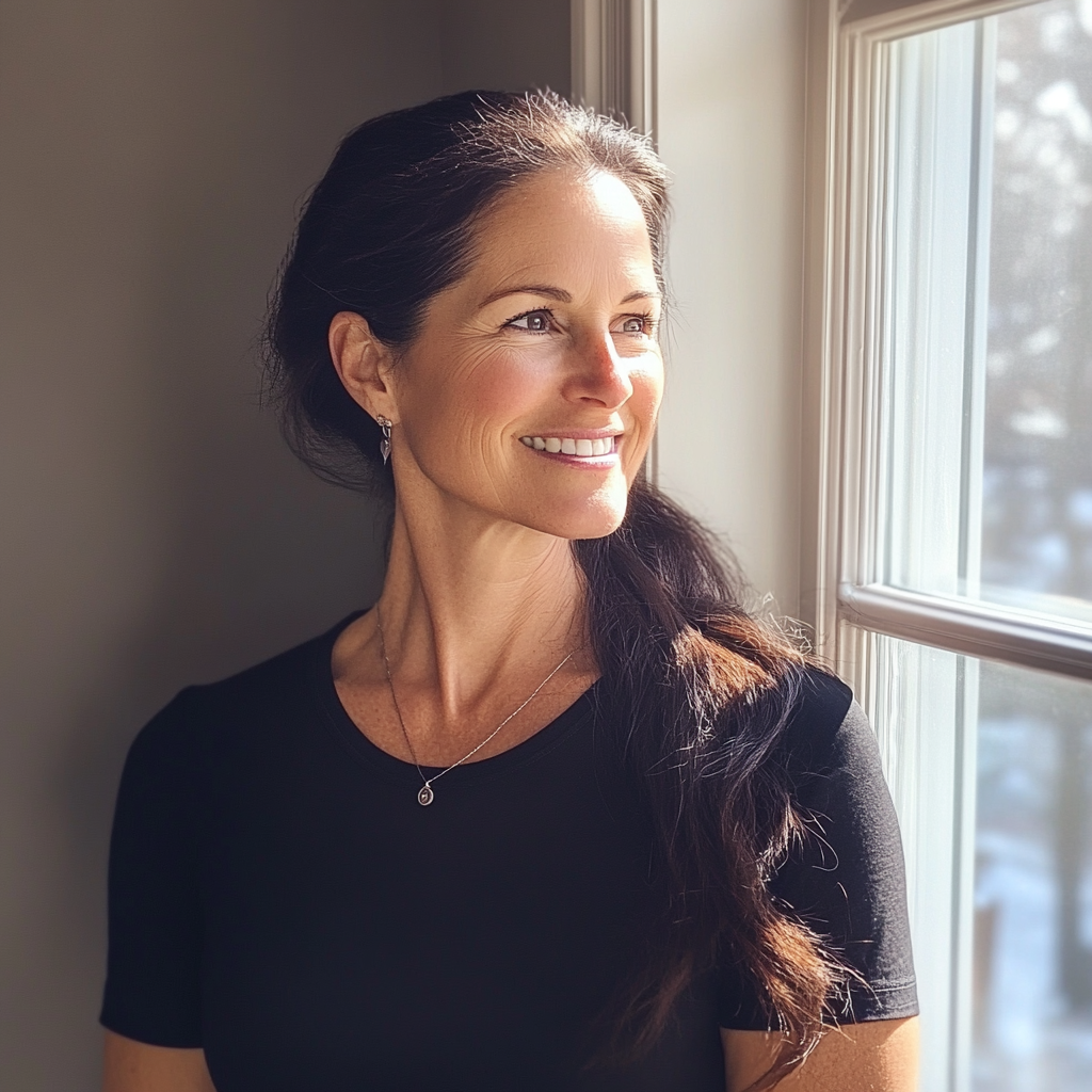 A smiling woman | Source: No source