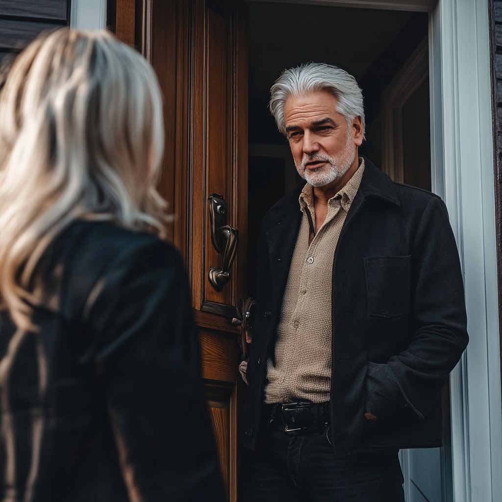 Man and his daughter having a conversation | Source: No source