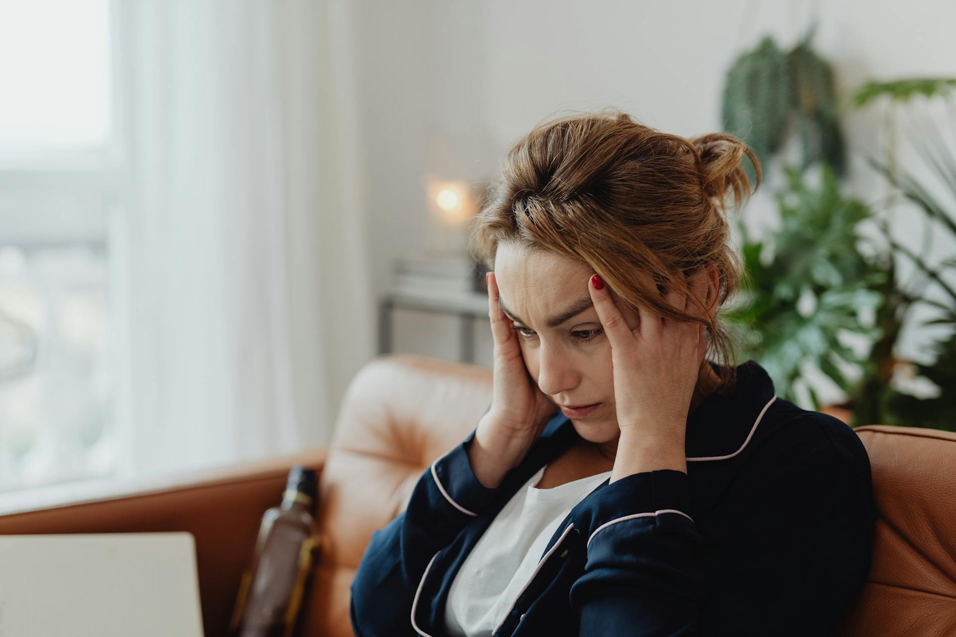 A distressed woman | Source: Pexels