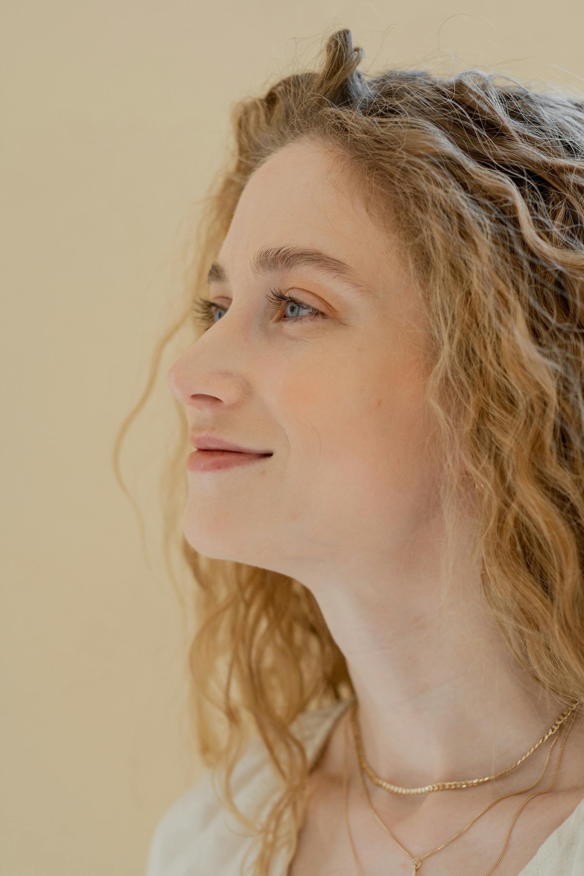 A woman smiling at someone | Source: Pexels