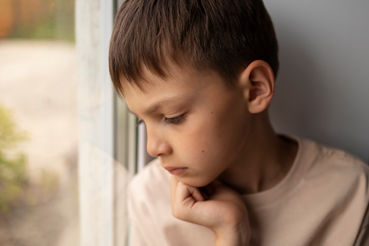 An upset little boy | Source: Freepik