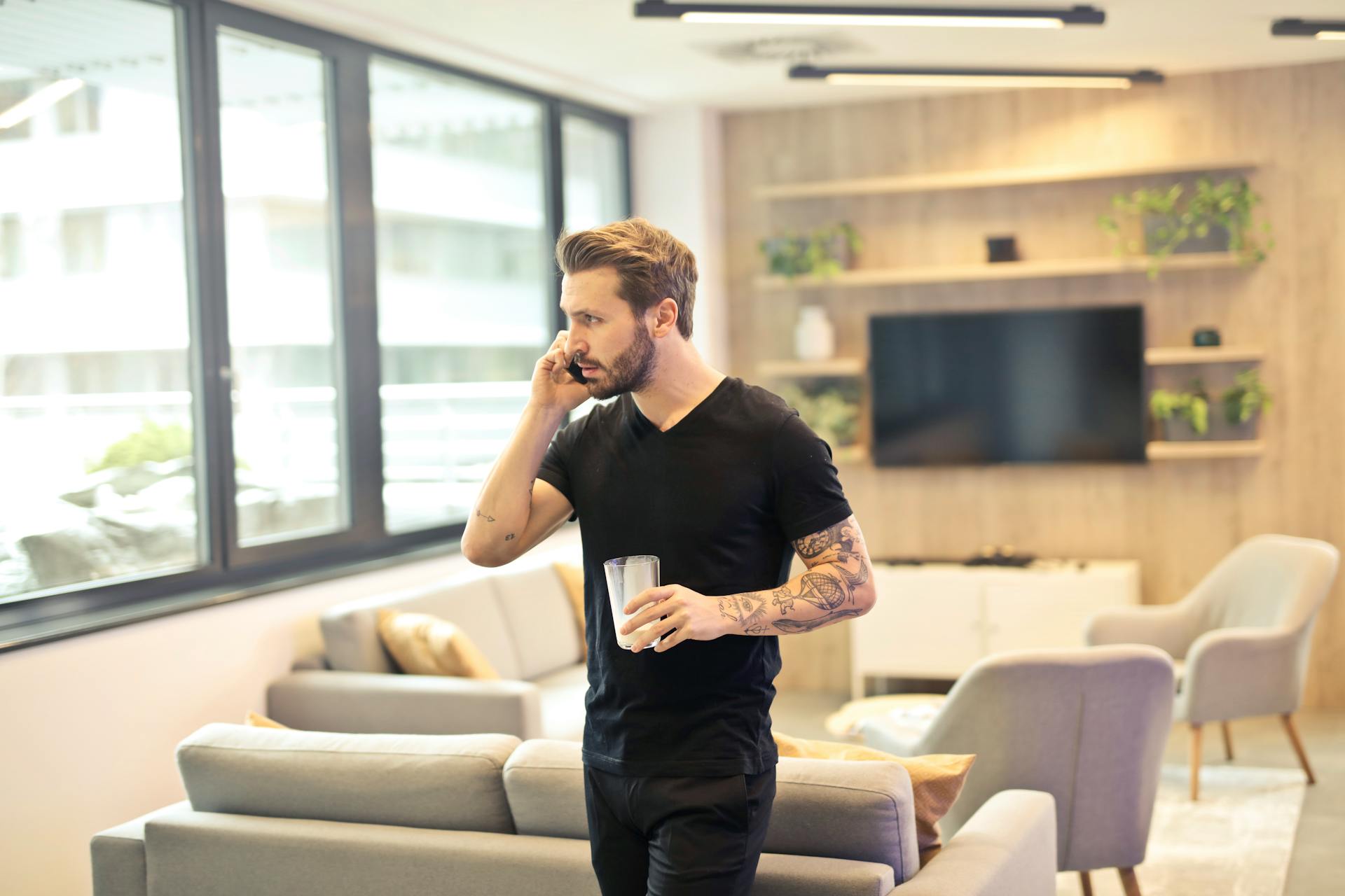 A man on a call | Source: Pexels