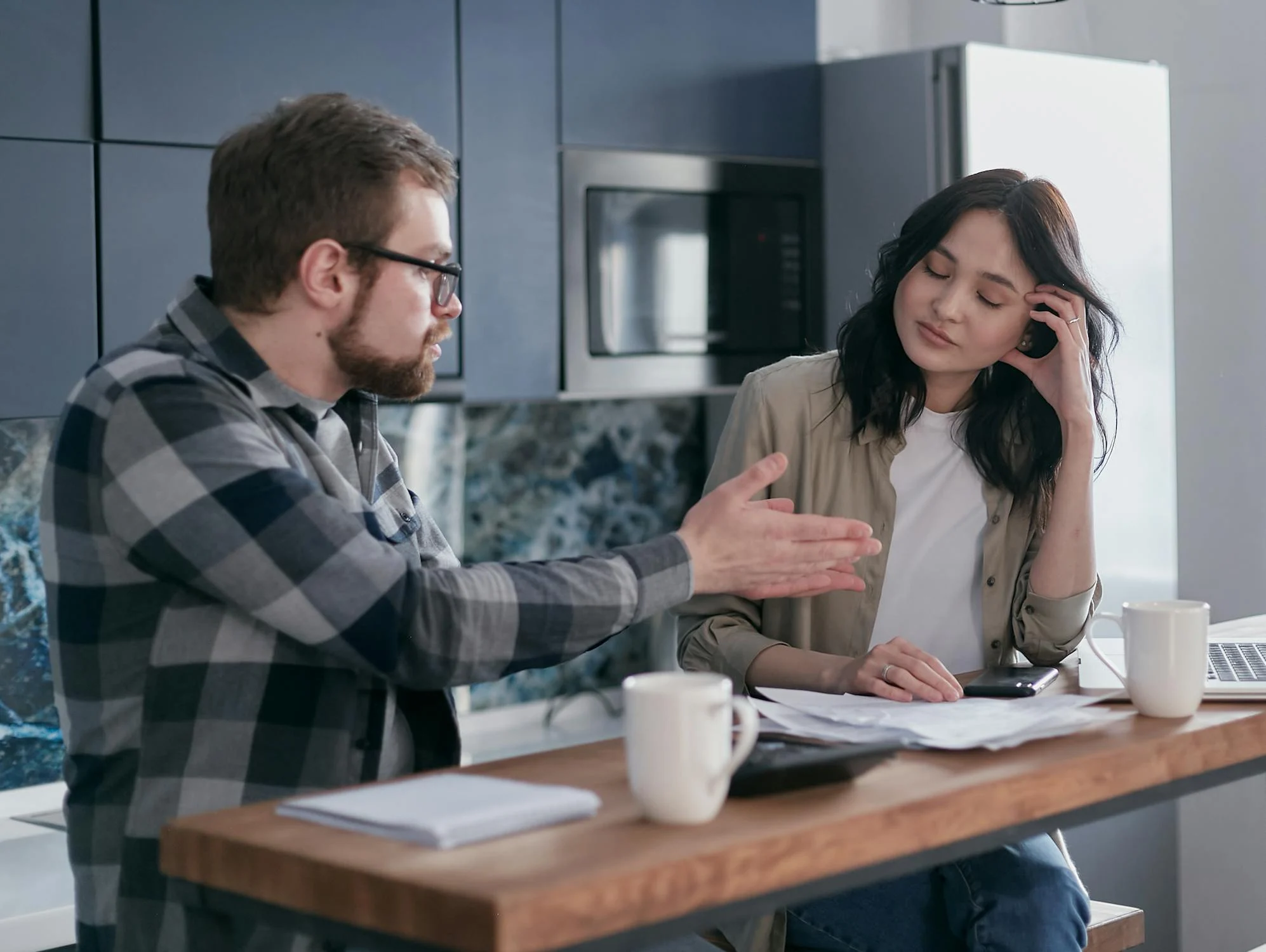 A frustrated man talking to his wife | Source: Pexels