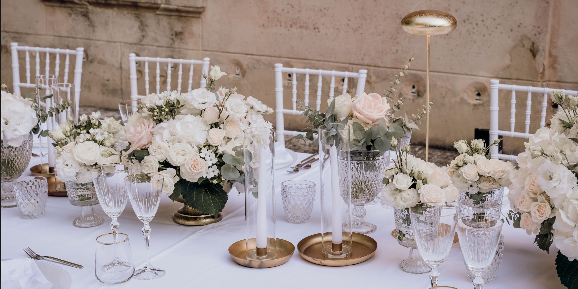 Rustic, shabby chic style, wedding table | Source: Shutterstock