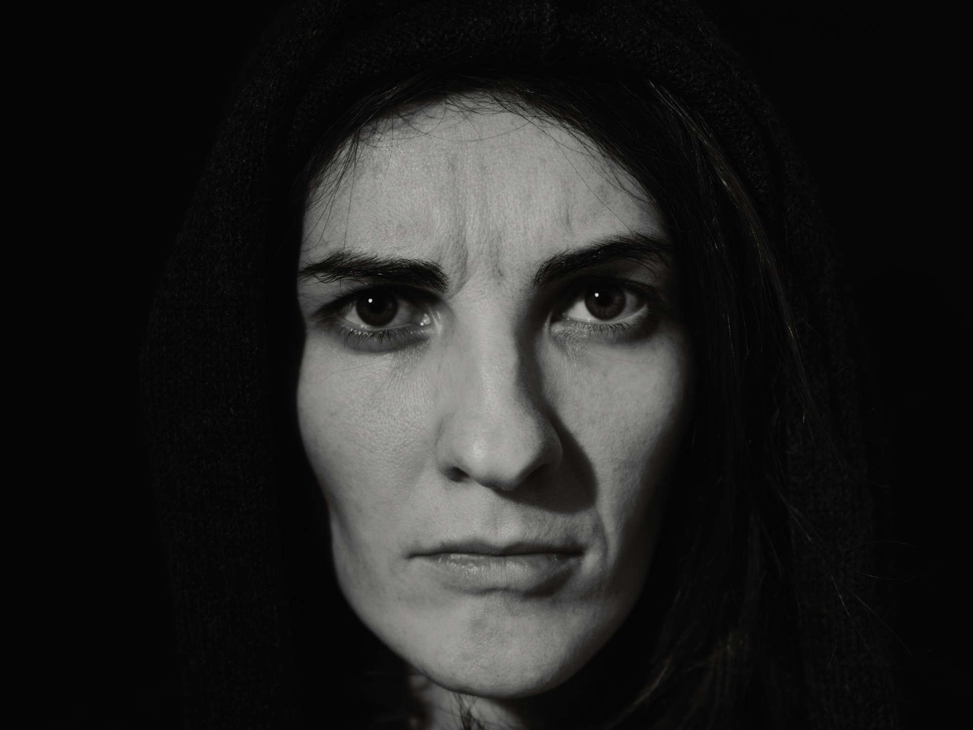 An angry woman staring at someone | Source: Unsplash