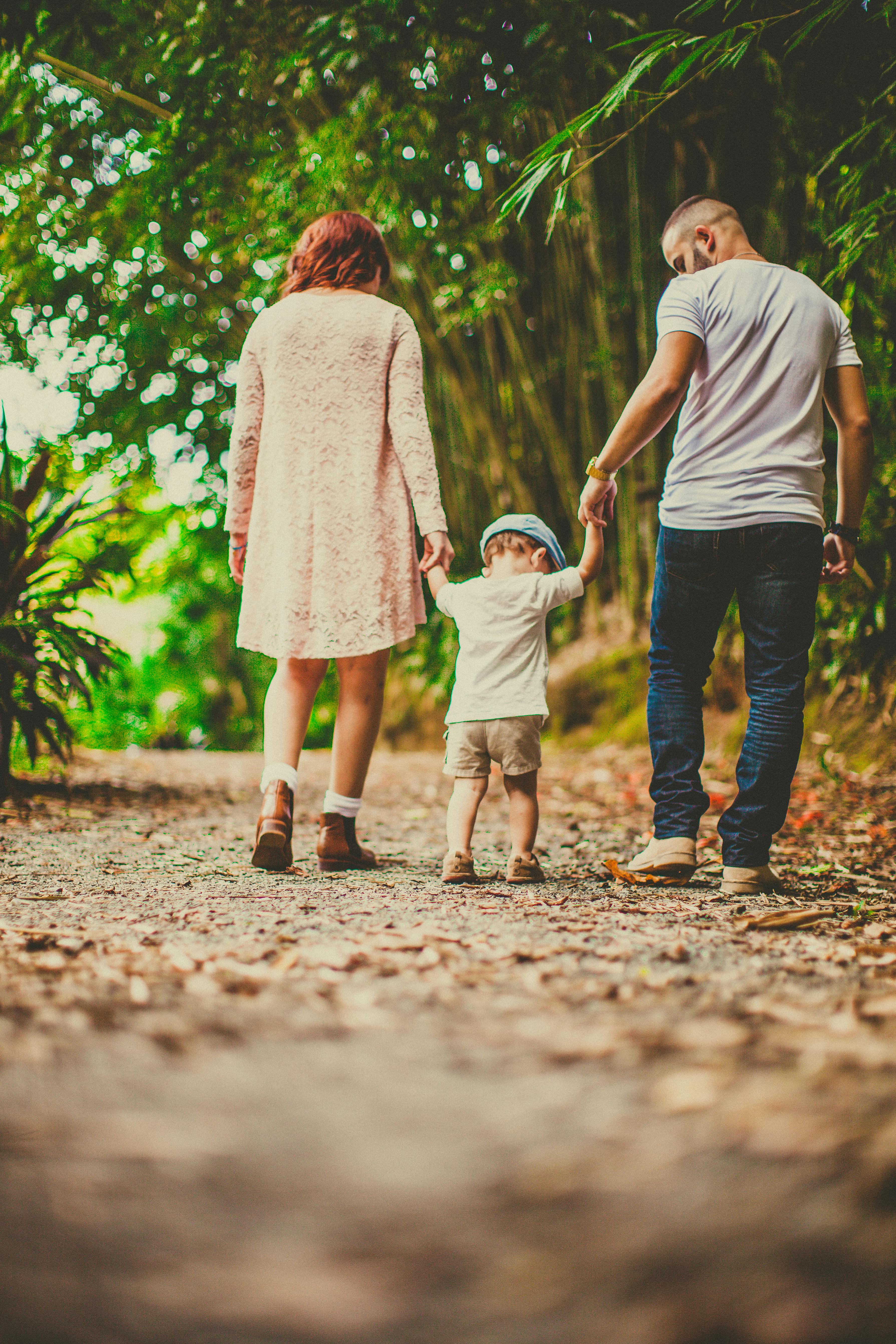 A couple with their son | Source: Pexels