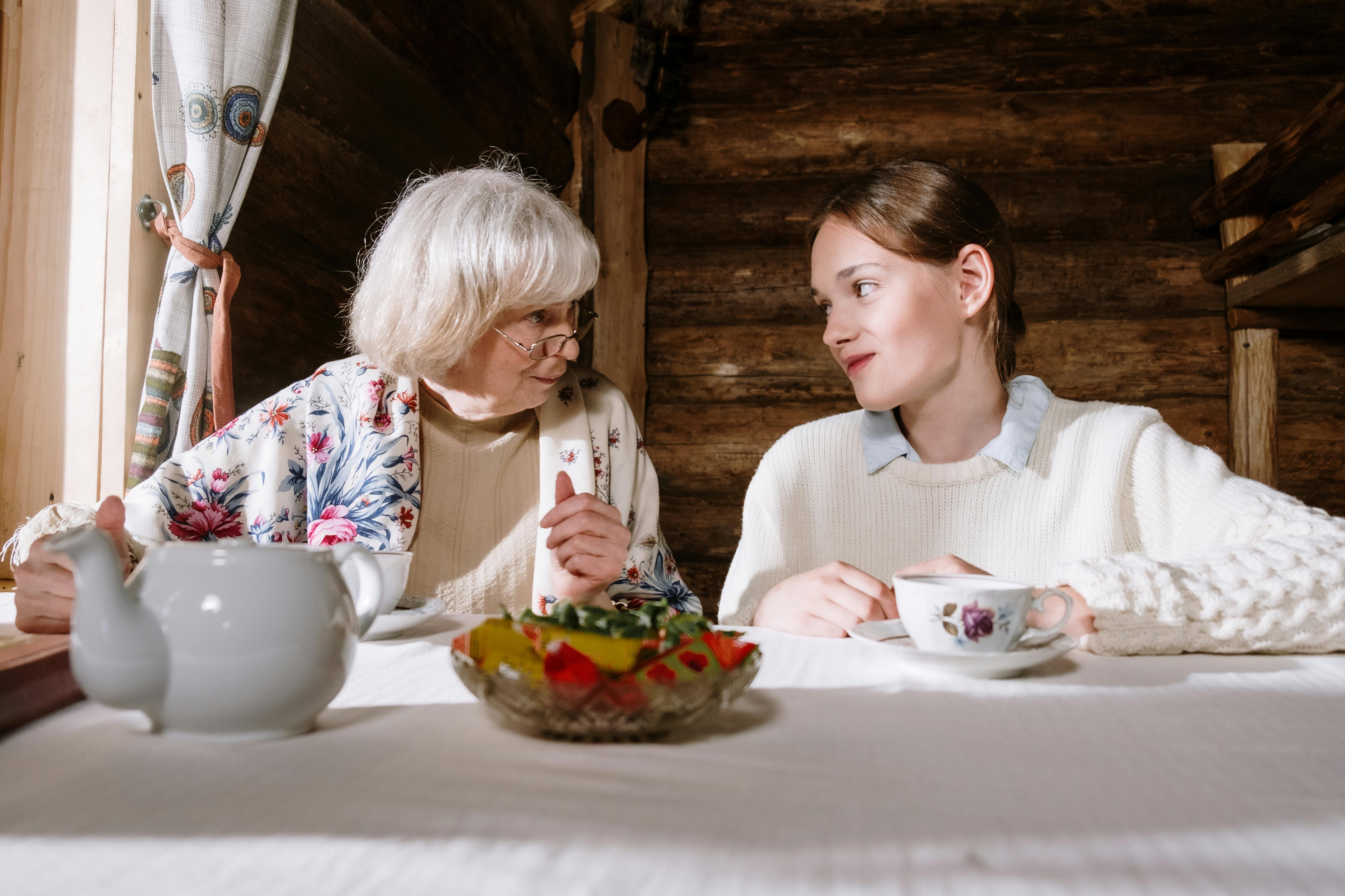 A grandmother bonding with her granddaughter | Source: Pexels