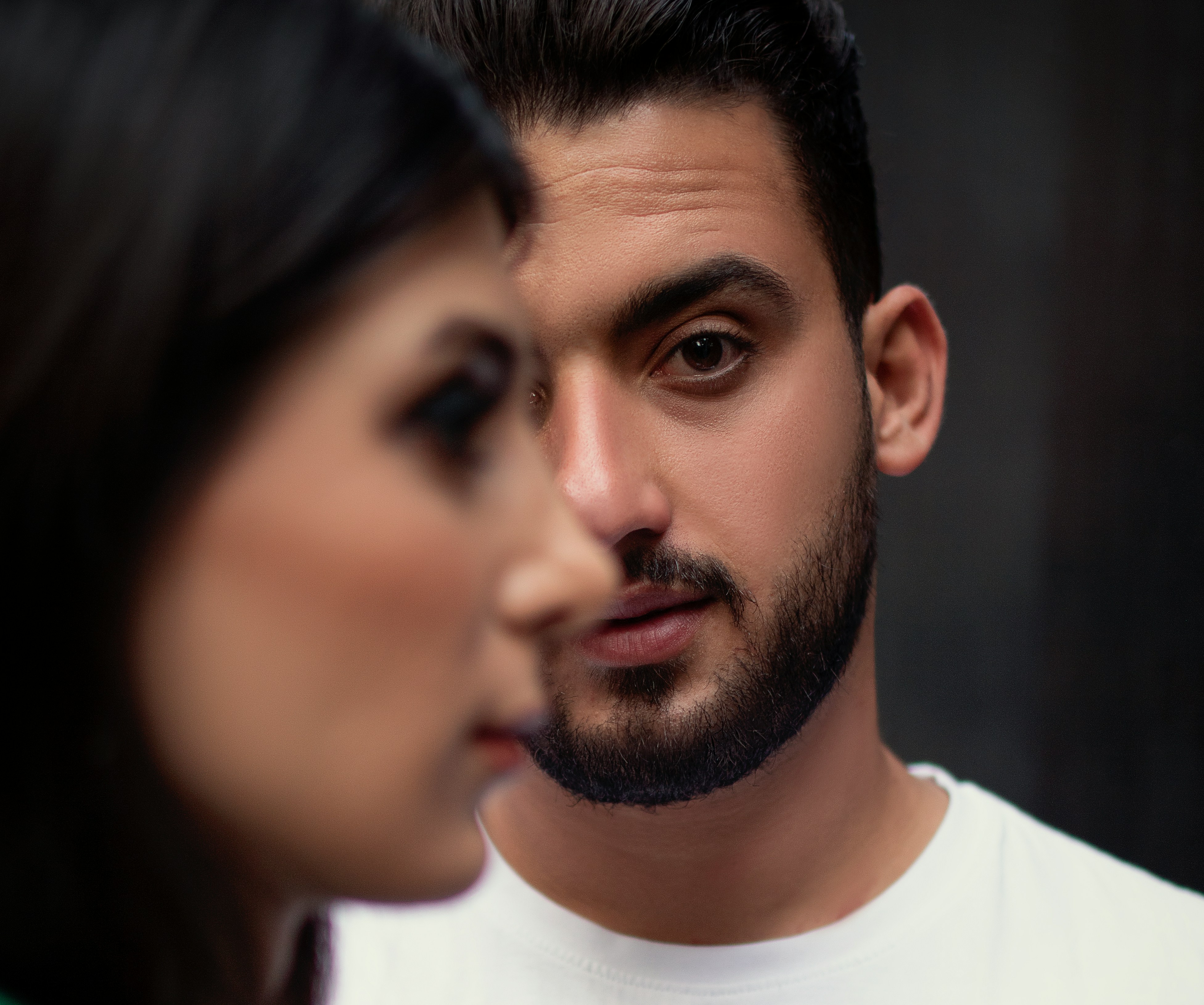 A couple having a tense conversation | Source: Unsplash