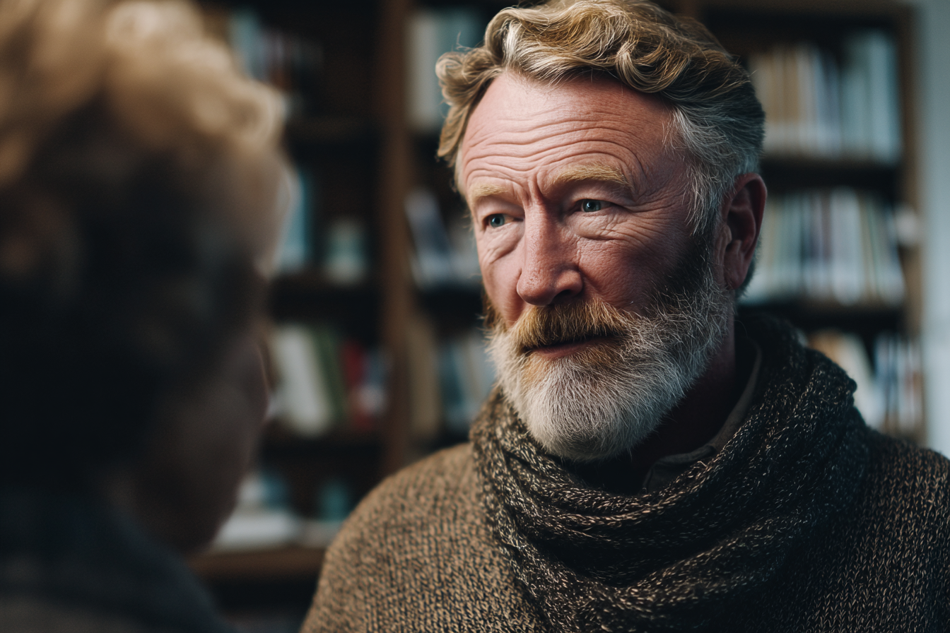A man talking to his wife | Source: no source