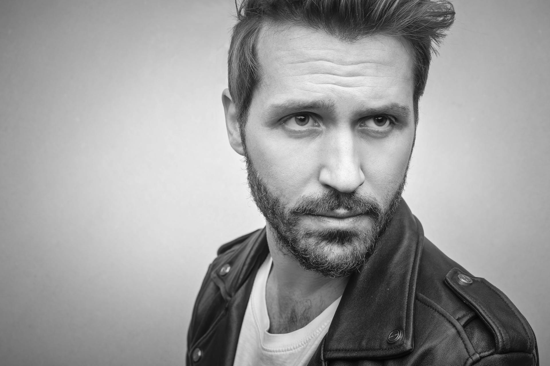 A man with a pleading look on his face | Source: Pexels