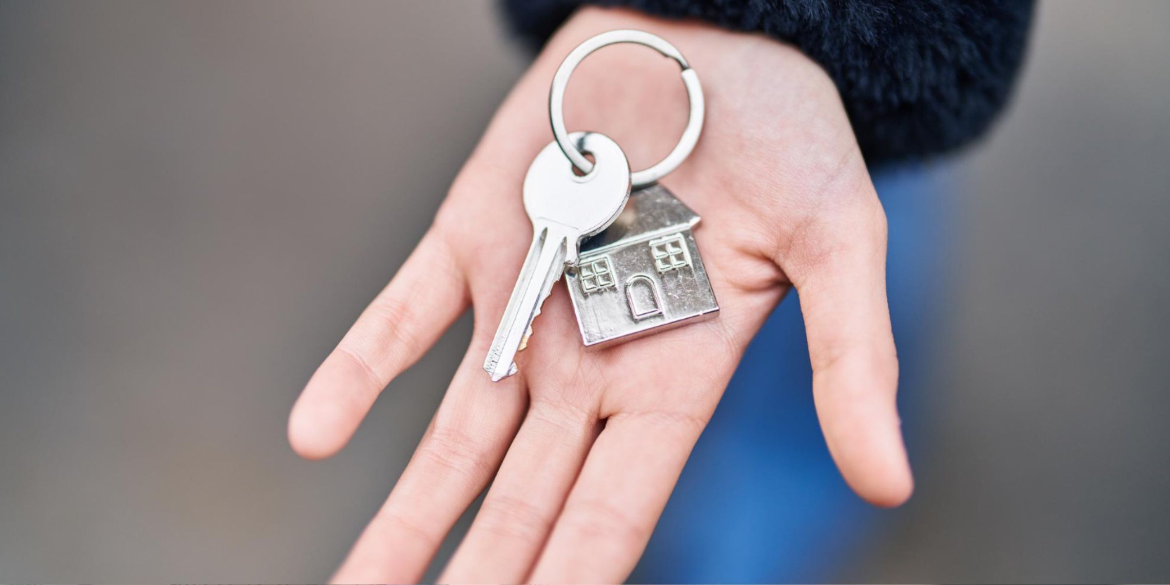 A person holding a house key | Source: Freepik