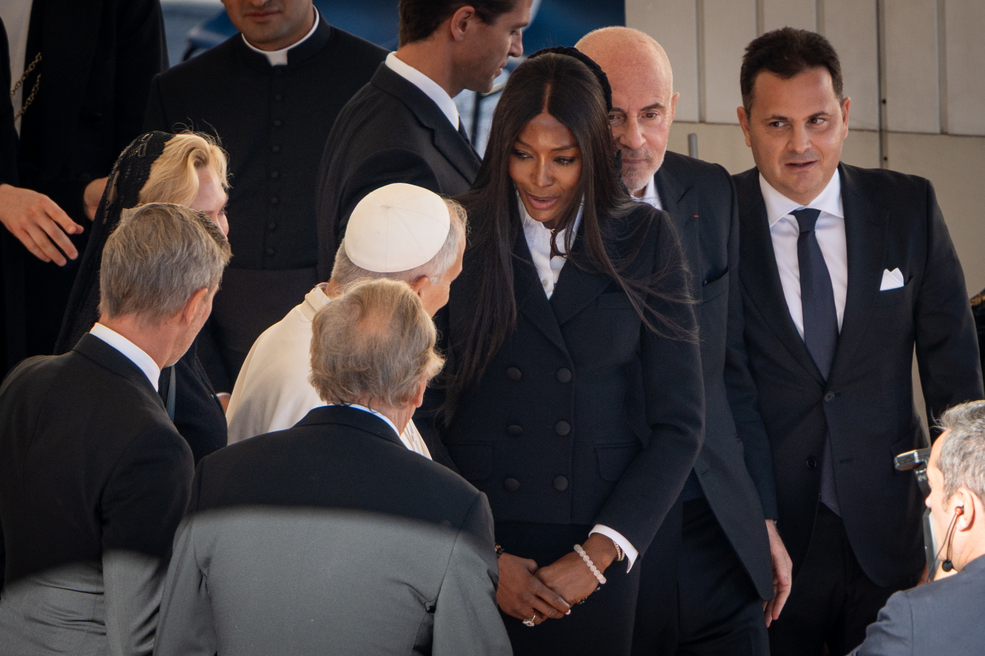 Naomi Campbell chatting with Pope Leo XIV. | Source: Getty Images