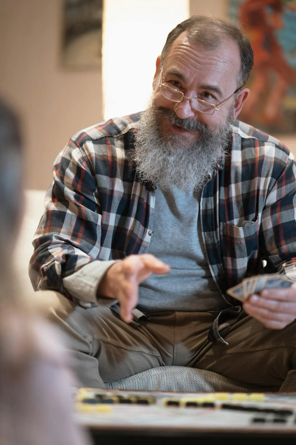 A man talking over cards | Source: Pexels