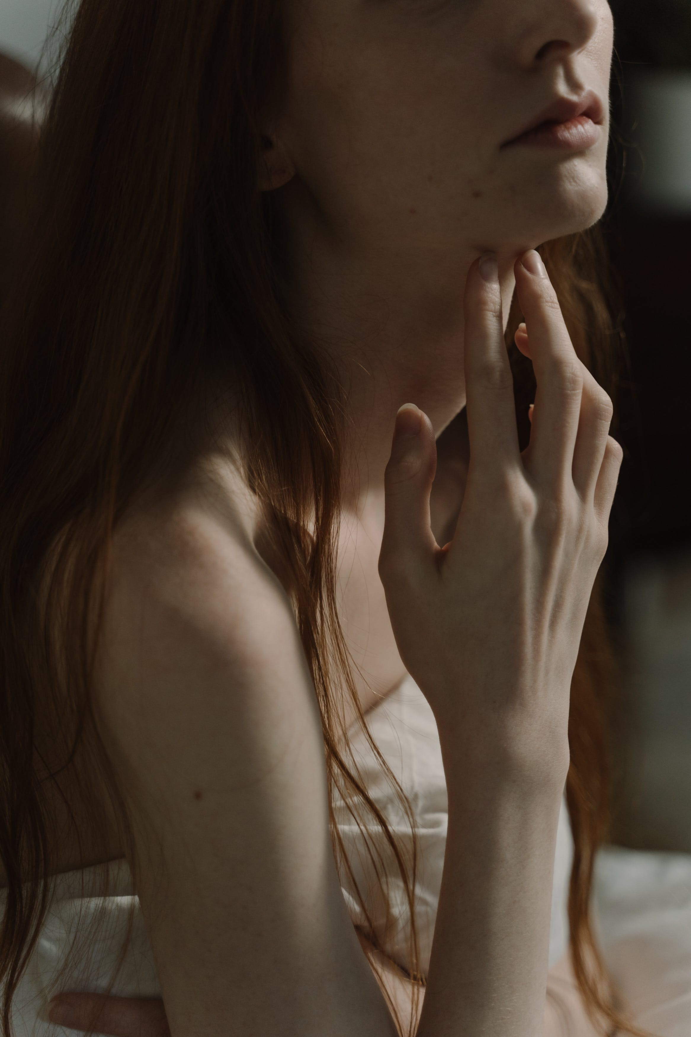 Woman sitting on bed | Source: Pexels