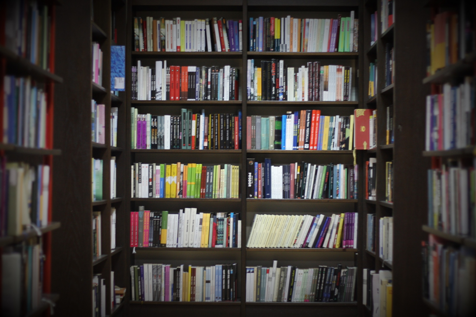 Books in a library | Source: Freepik