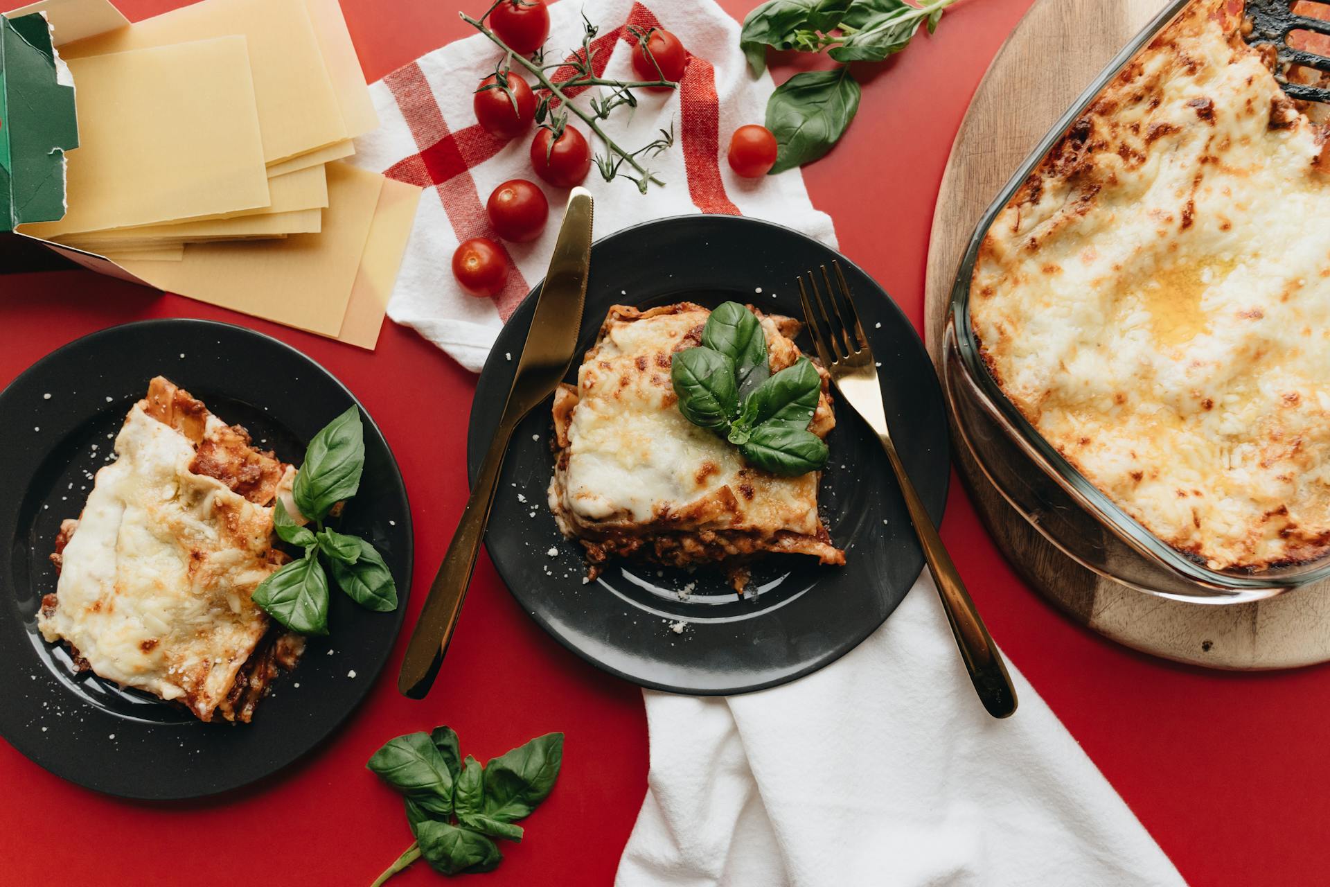 Lasagna on a dinner table | Source: Pexels