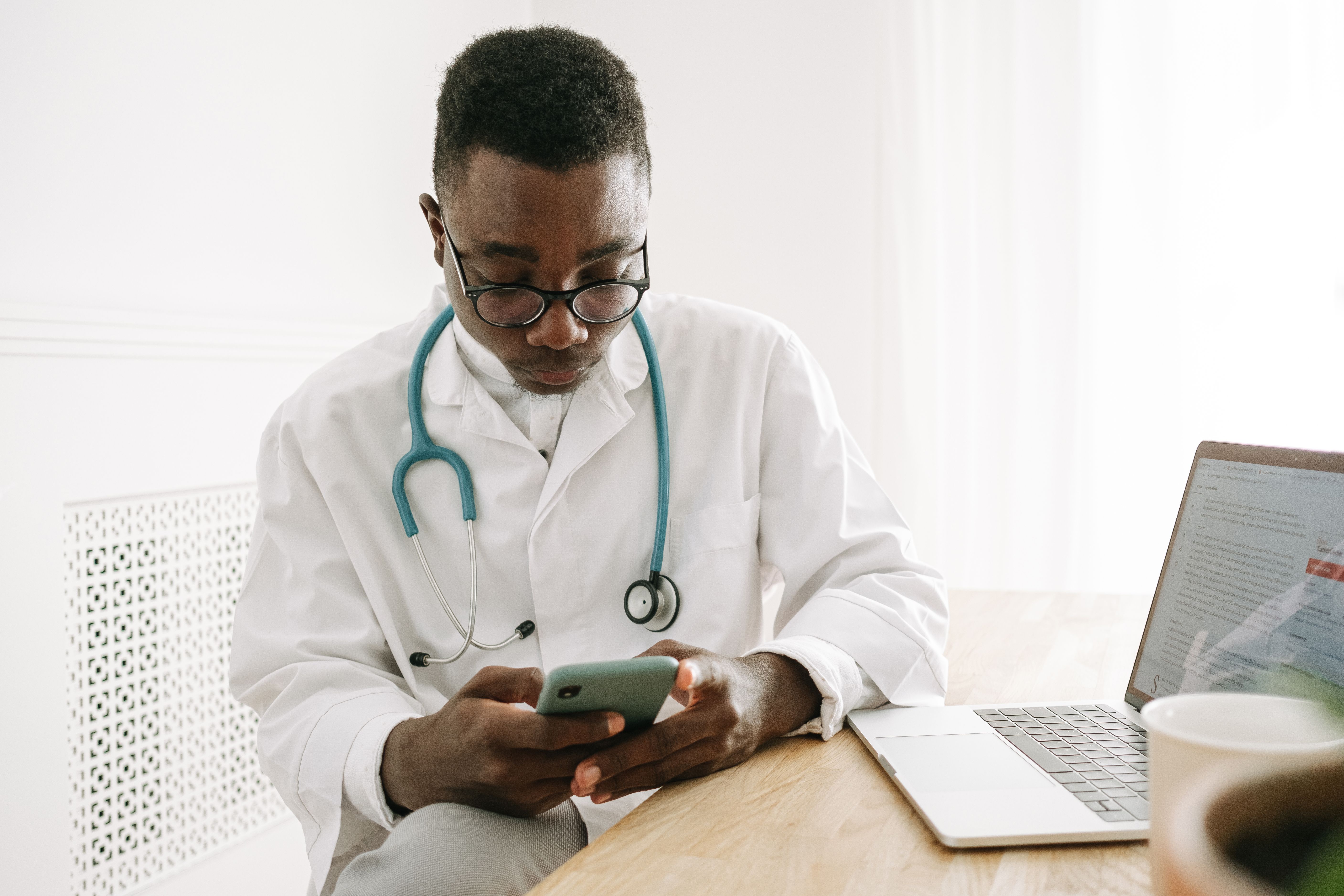 Top Digital Solutions For Securely Managing Health Records Online