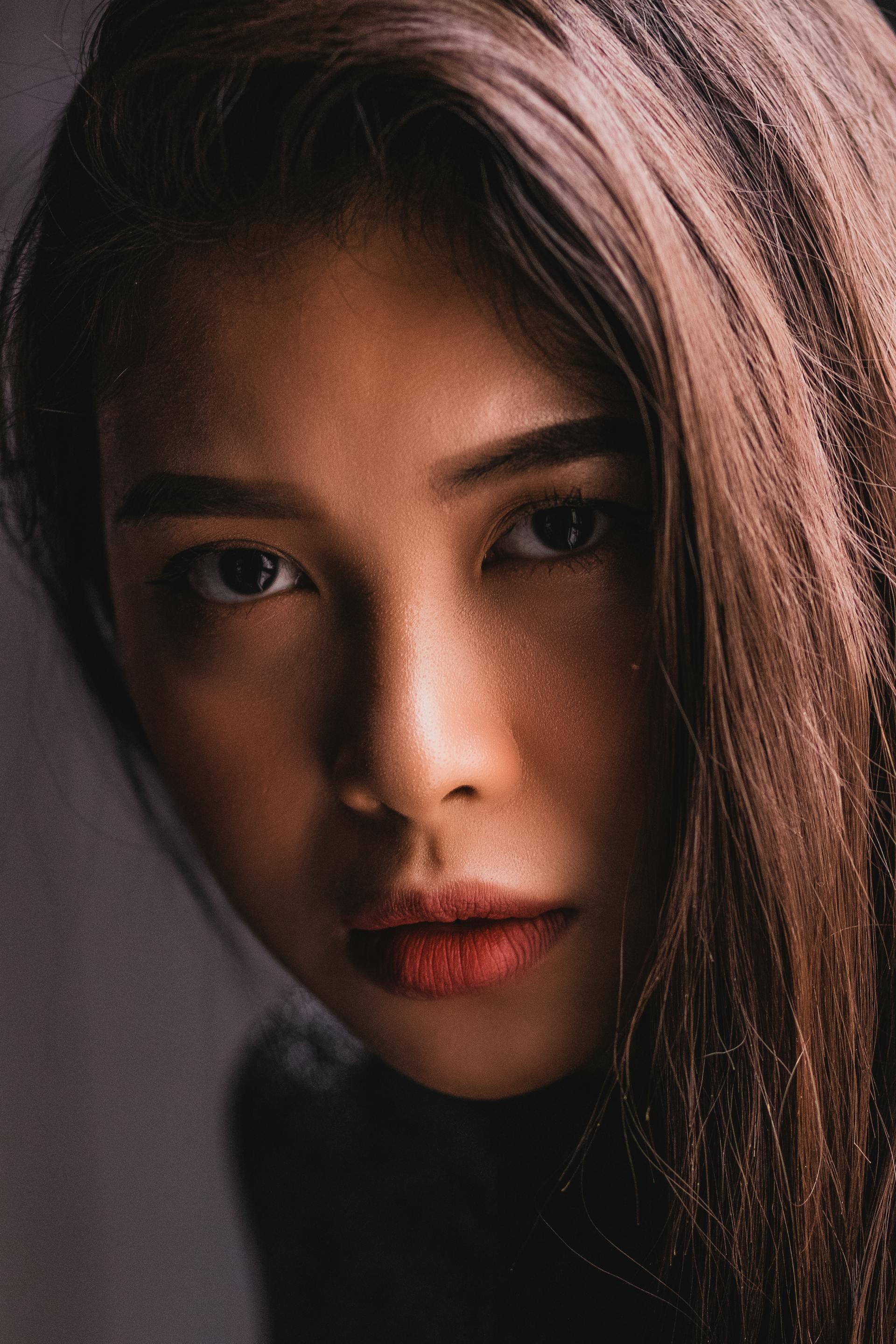 A woman with a serious look on her face | Source: Pexels