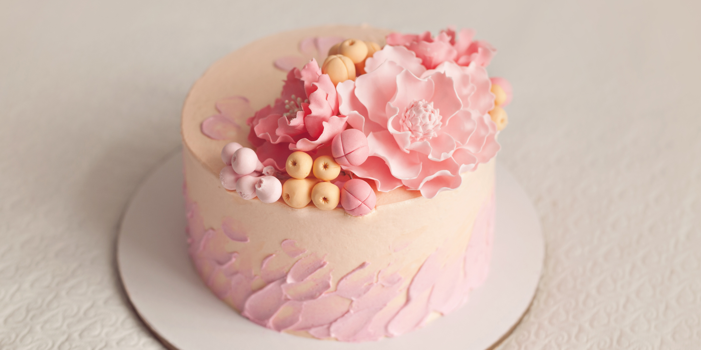 A birthday cake | Source: Shutterstock