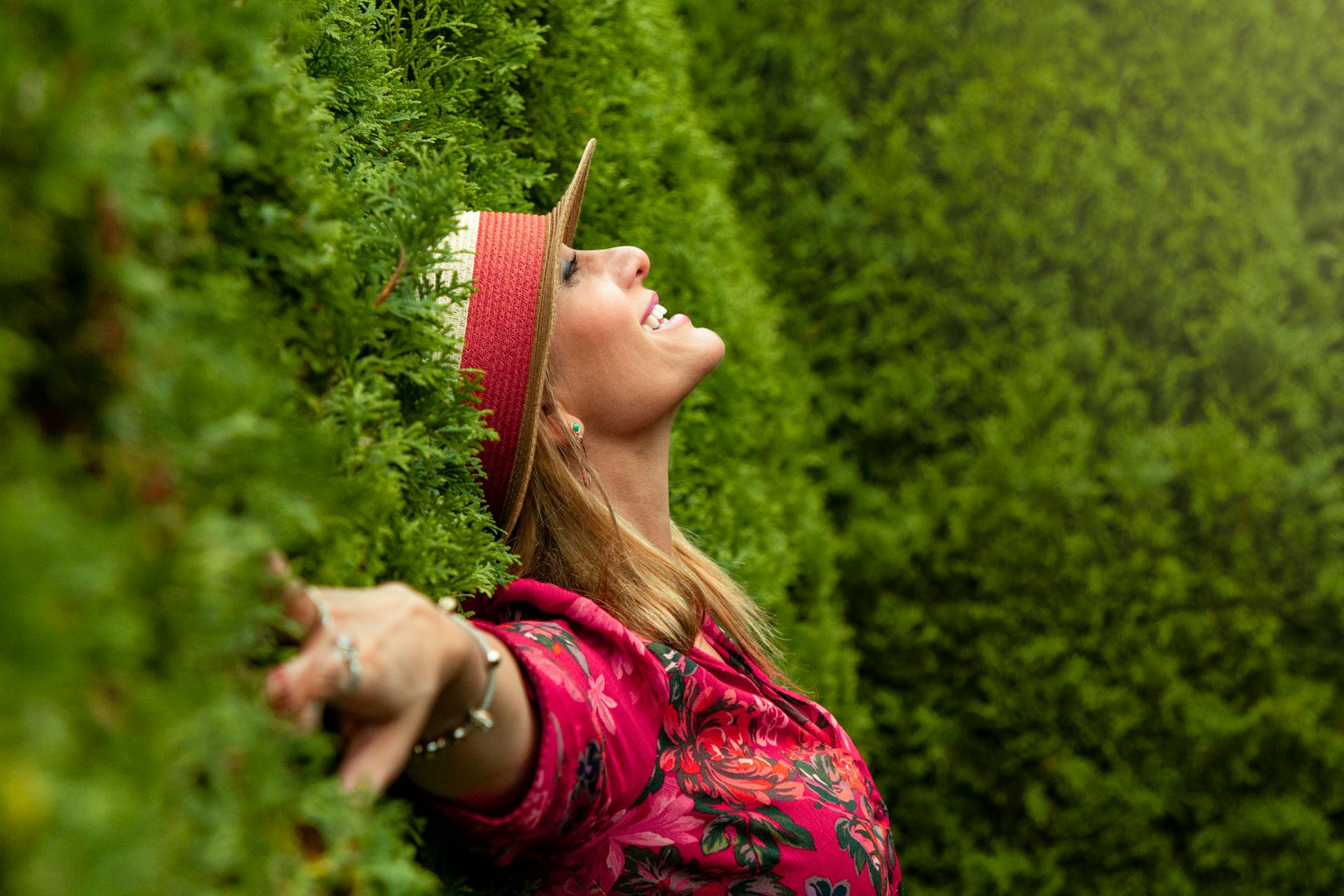 Woman lying on grass | Source: Pexels