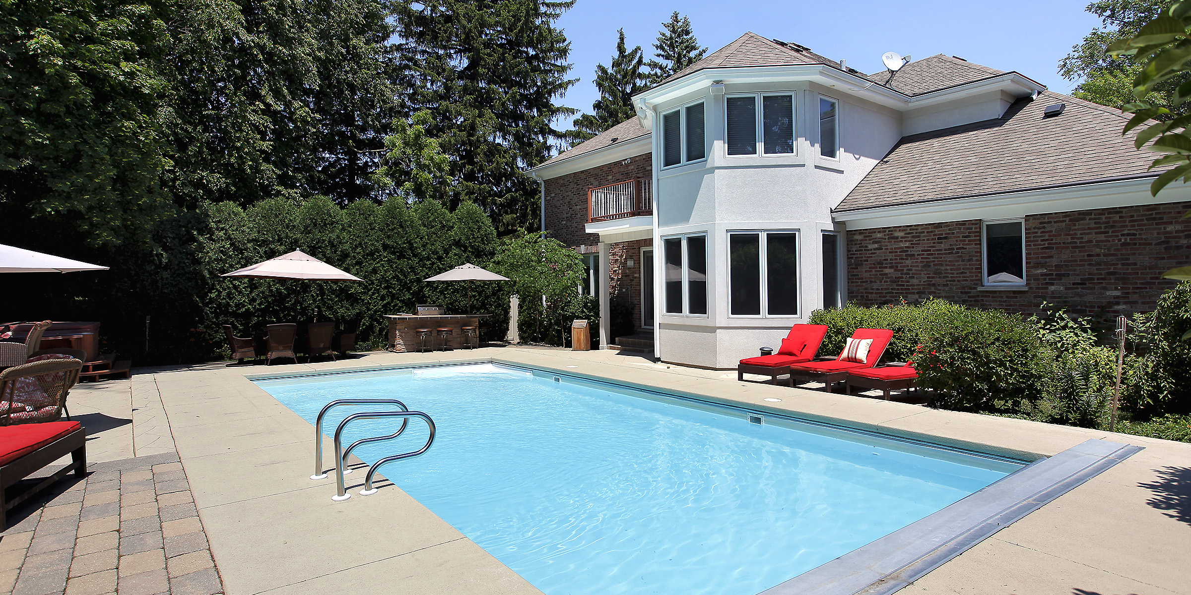 A pool in a backyard | Source: Shutterstock