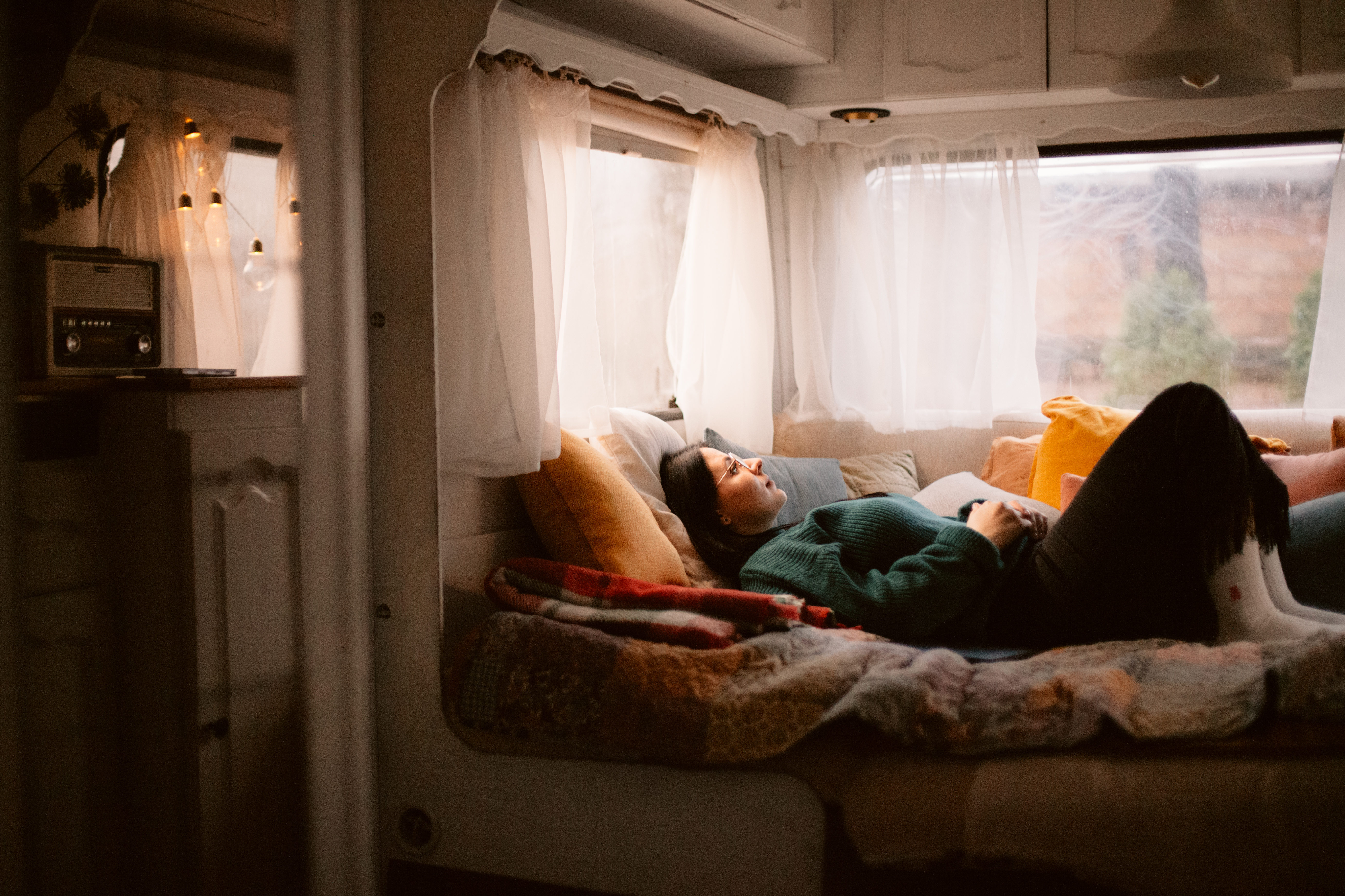 The girl is lying in a trailer | Source: Getty images