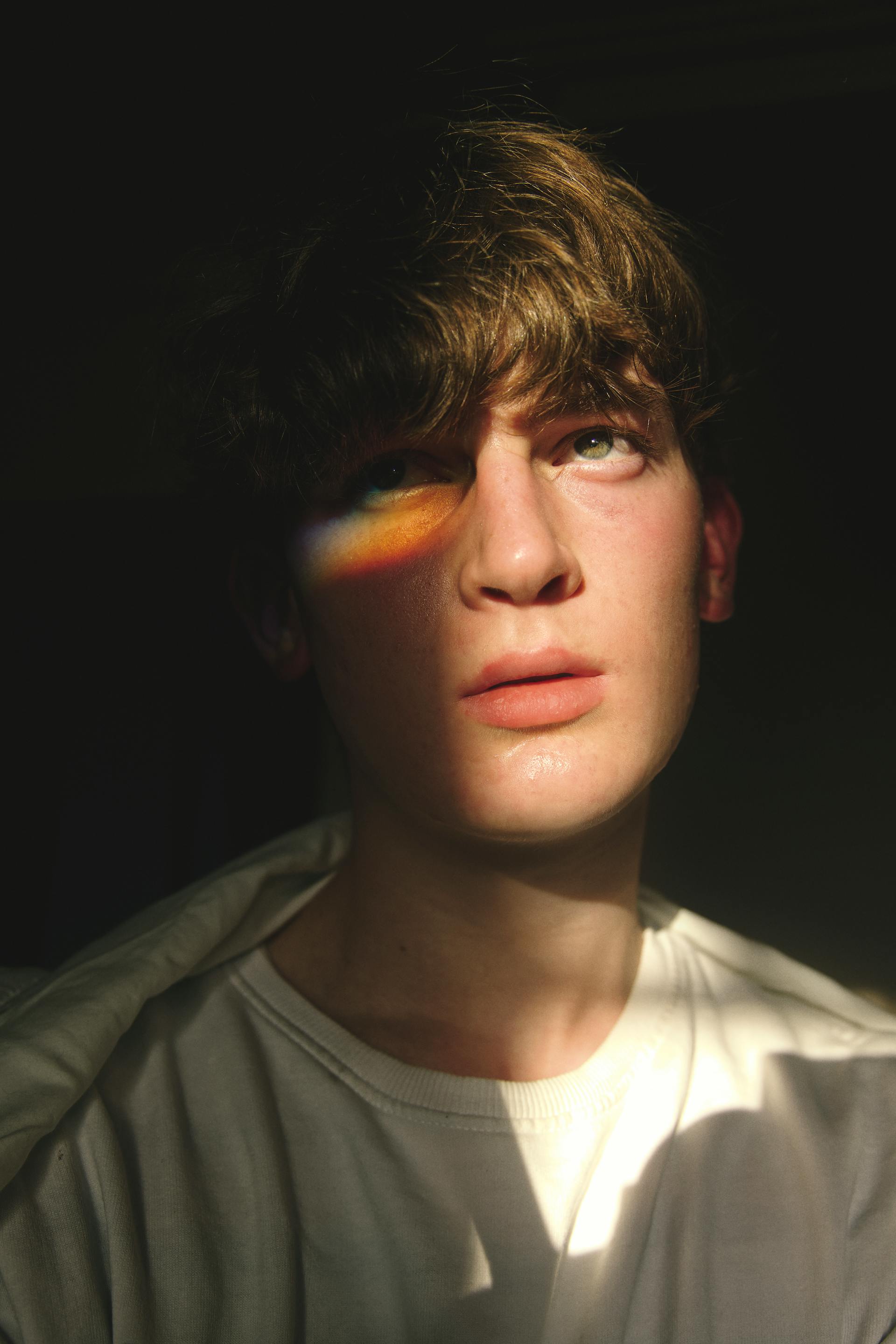 A man staring at someone uncertainly | Source: Pexels