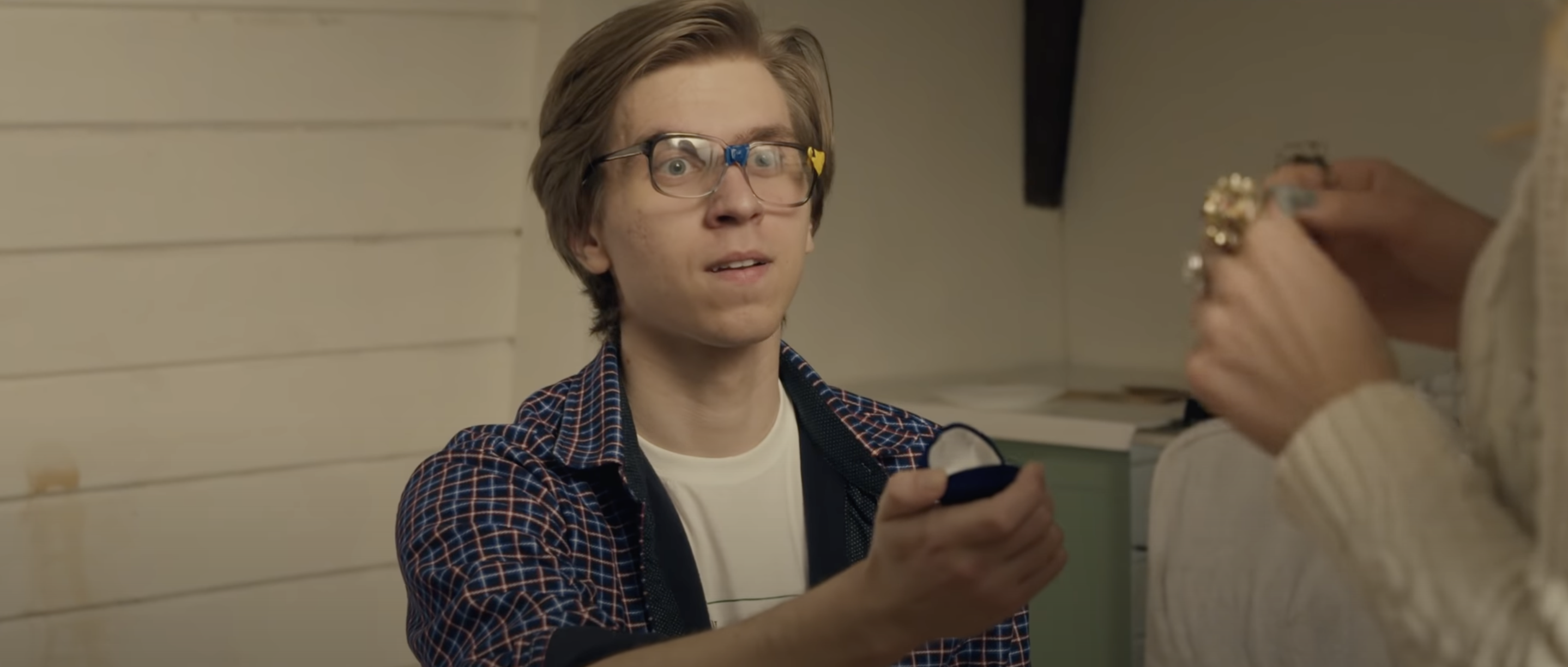 A man proposing to his girlfriend | Source: YouTube / DramatizeMe