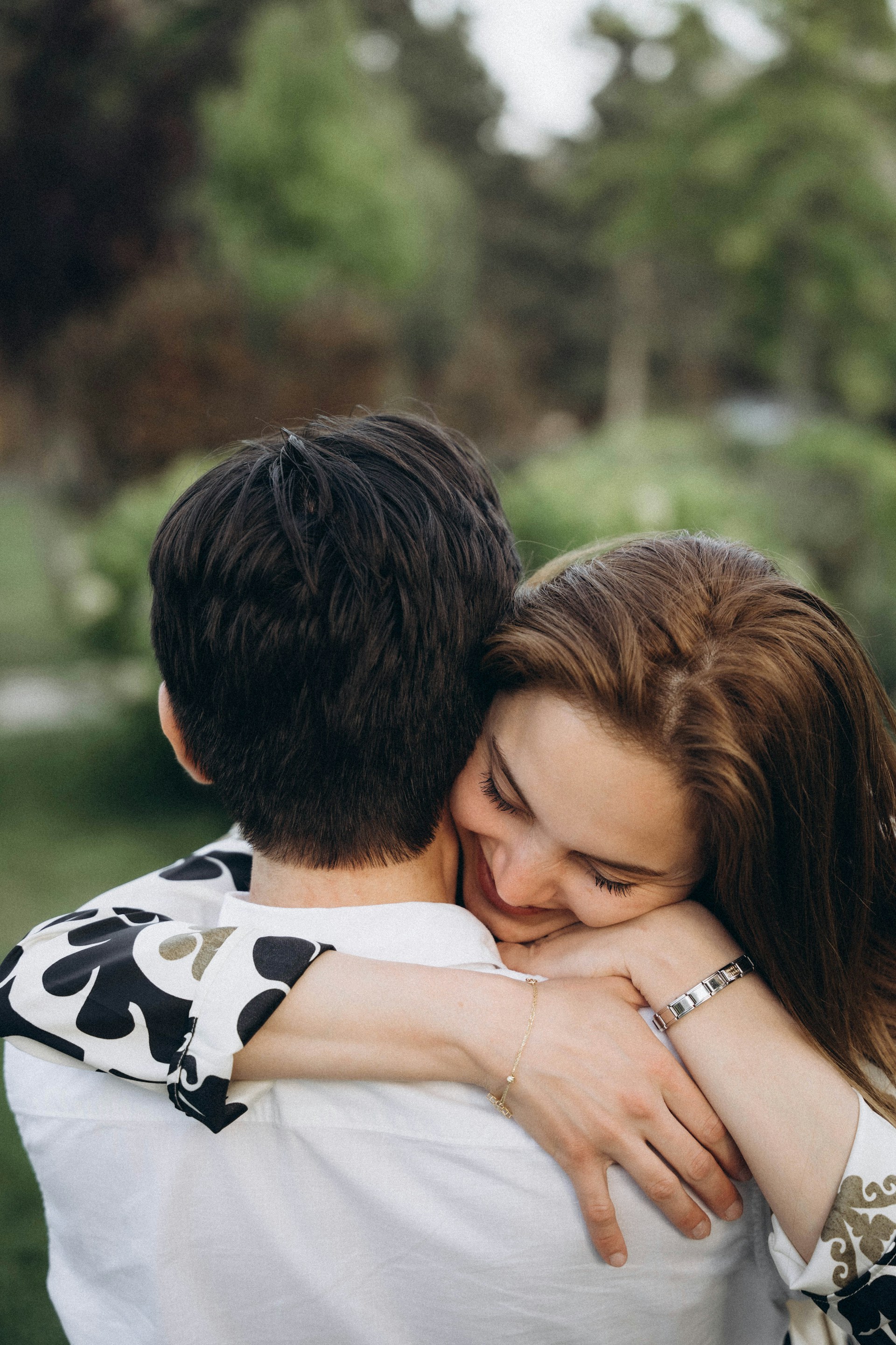 A couple embracing each other | Source: Unsplash