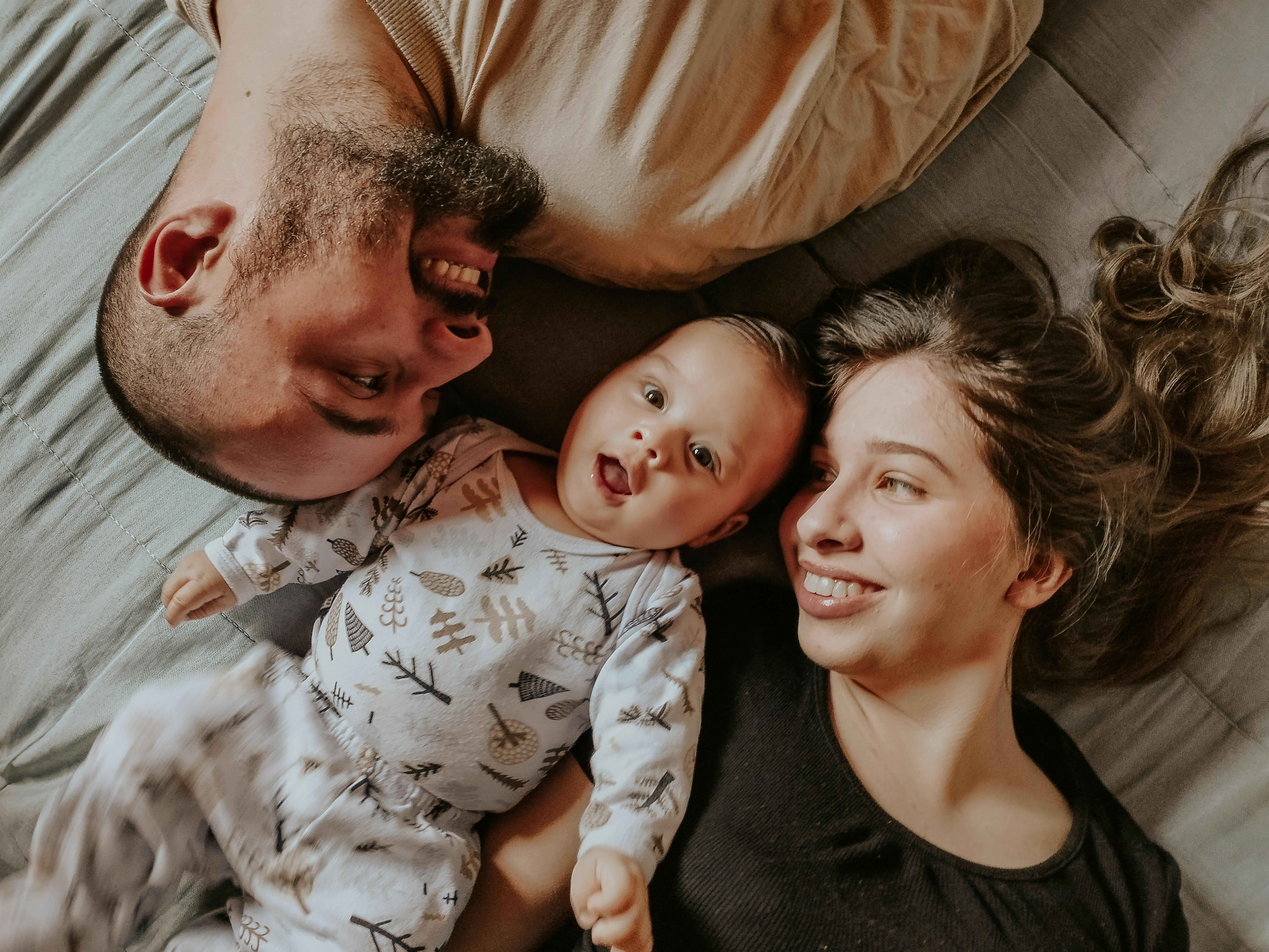 Mom, dad, and baby | Source: Pexels