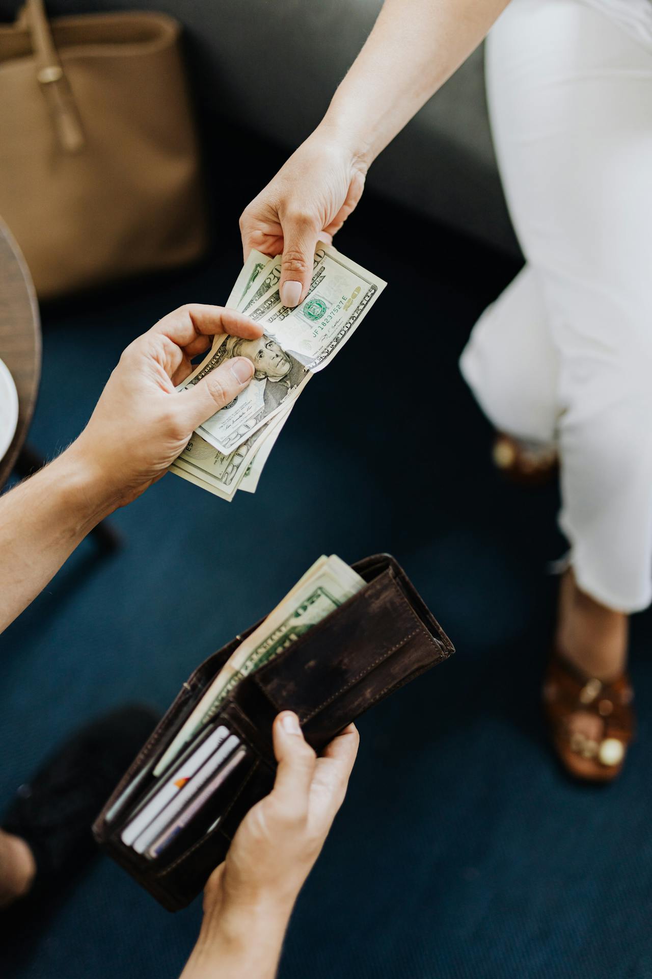 A couple saving money | Source: Pexels