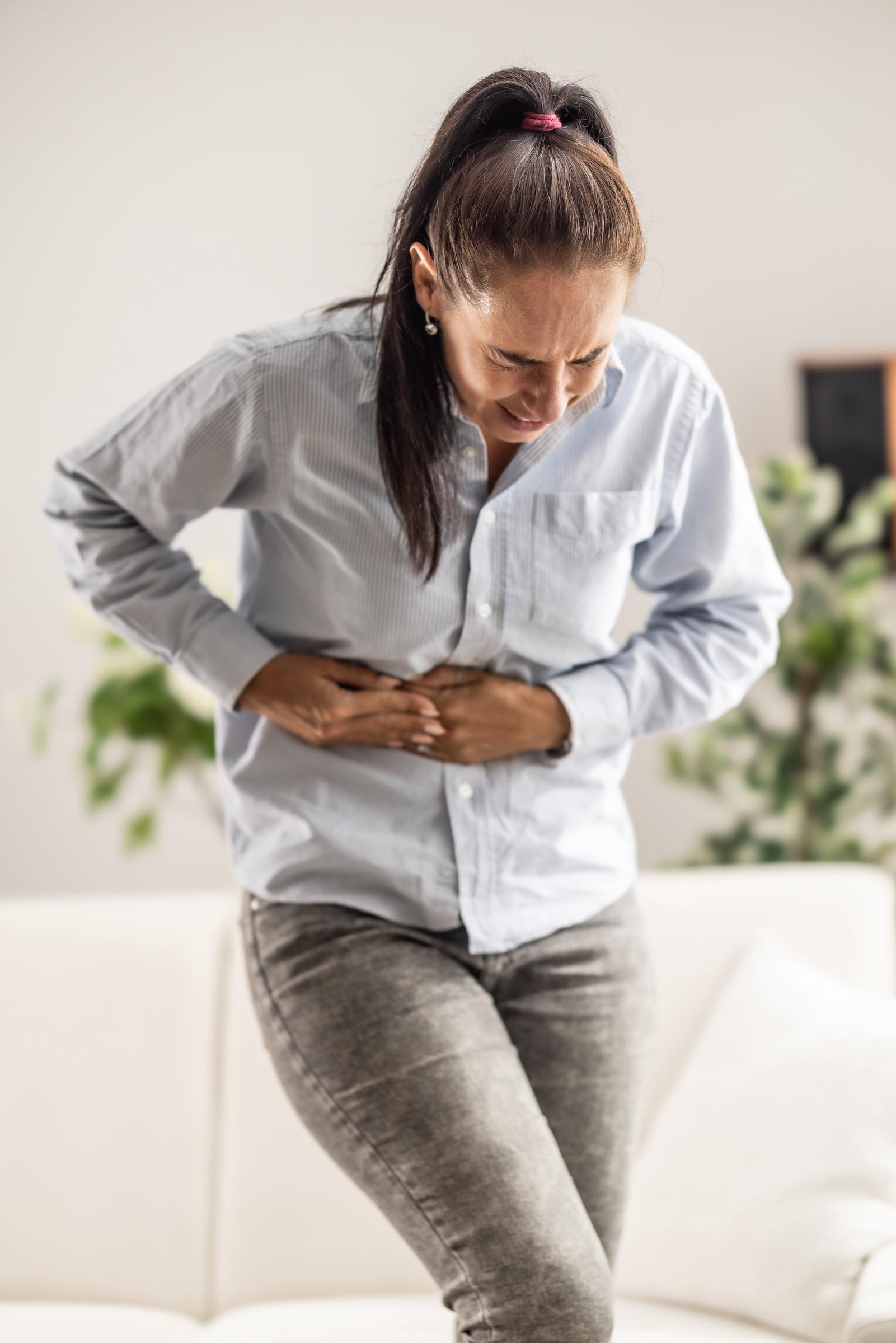 A woman experiencing stomach pain | Source: Getty Images